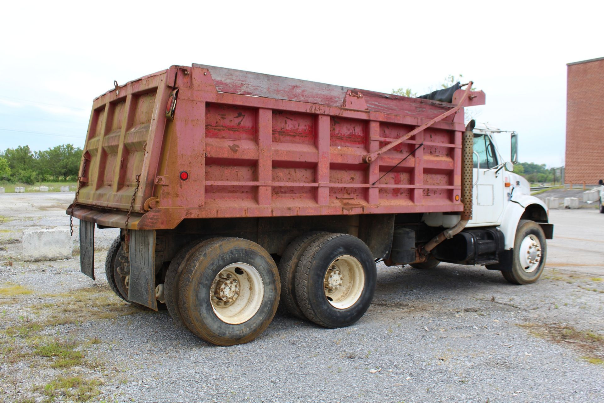 1999 International 4900 Tandem Axle Dump Truck, Detroit 530 Diesel, 10 Speed, 14' Fox Bodies Dump, - Image 5 of 5