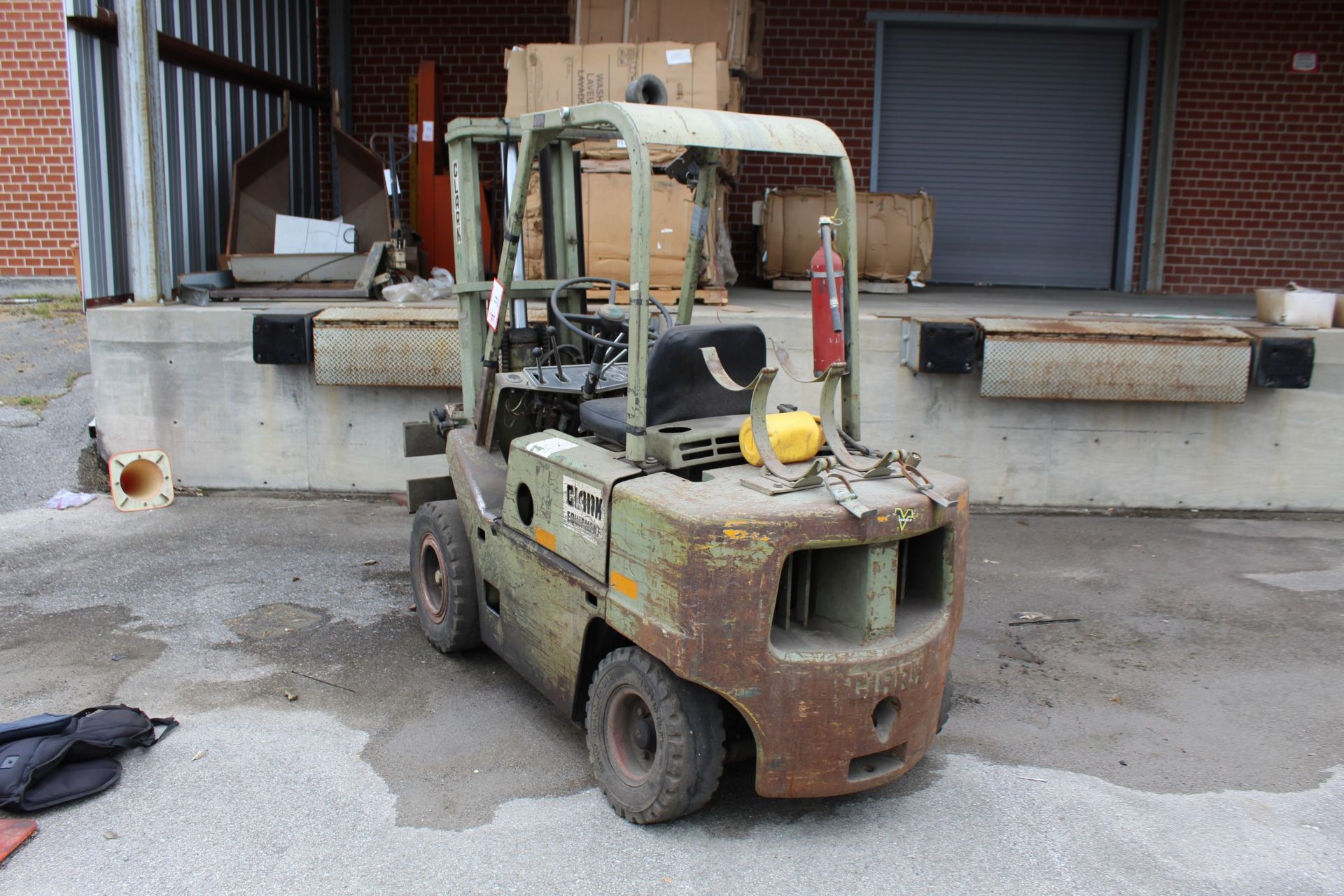 Clark Forklift Model C500 Y5D, LP Gas, Cushion Tired, 5000lb, 128" Lift s/n Y355-127-2823 NOTE: - Image 2 of 3