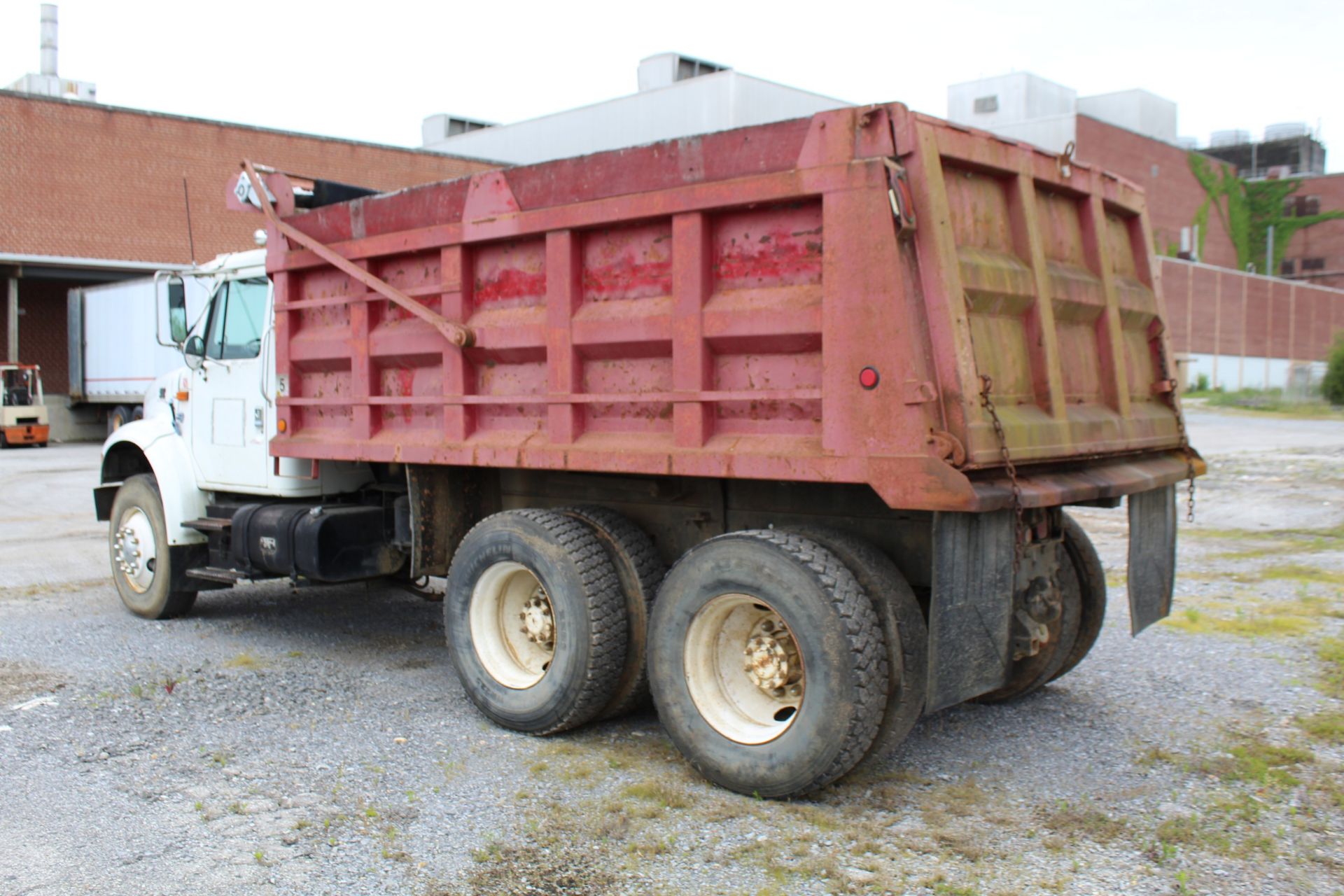 1999 International 4900 Tandem Axle Dump Truck, Detroit 530 Diesel, 10 Speed, 14' Fox Bodies Dump, - Image 4 of 5