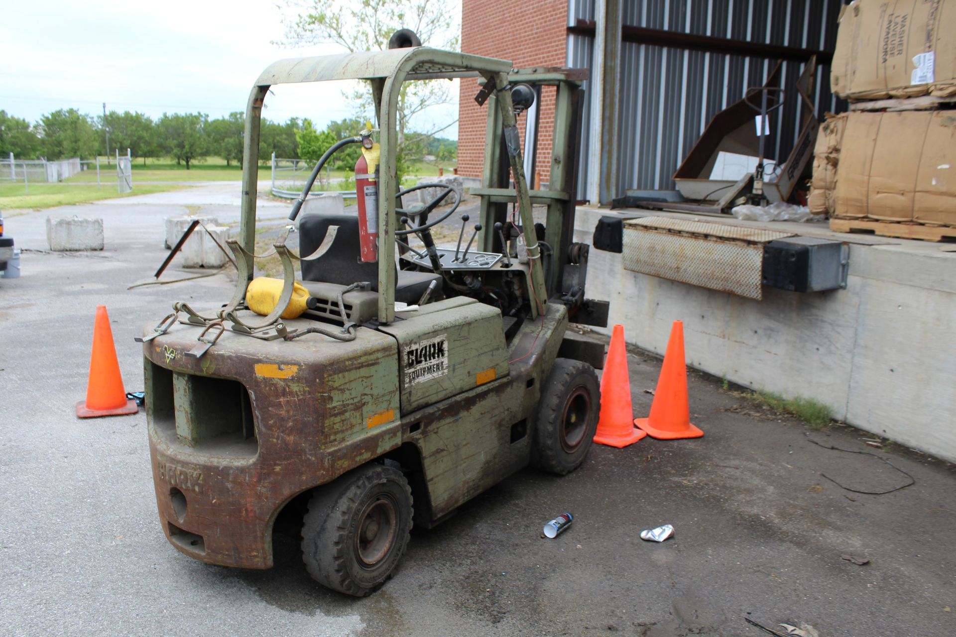 Clark Forklift Model C500 Y5D, LP Gas, Cushion Tired, 5000lb, 128" Lift s/n Y355-127-2823 NOTE: - Image 3 of 3