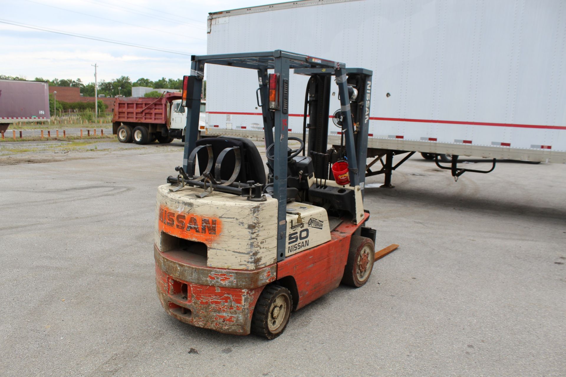 Nissan Forklift, Model CPJ02A25PV, LP Gas, Solid Tired, 5000lb, 187" Lift s/n CPJ02-9P5129 NOTE: LP - Image 4 of 5