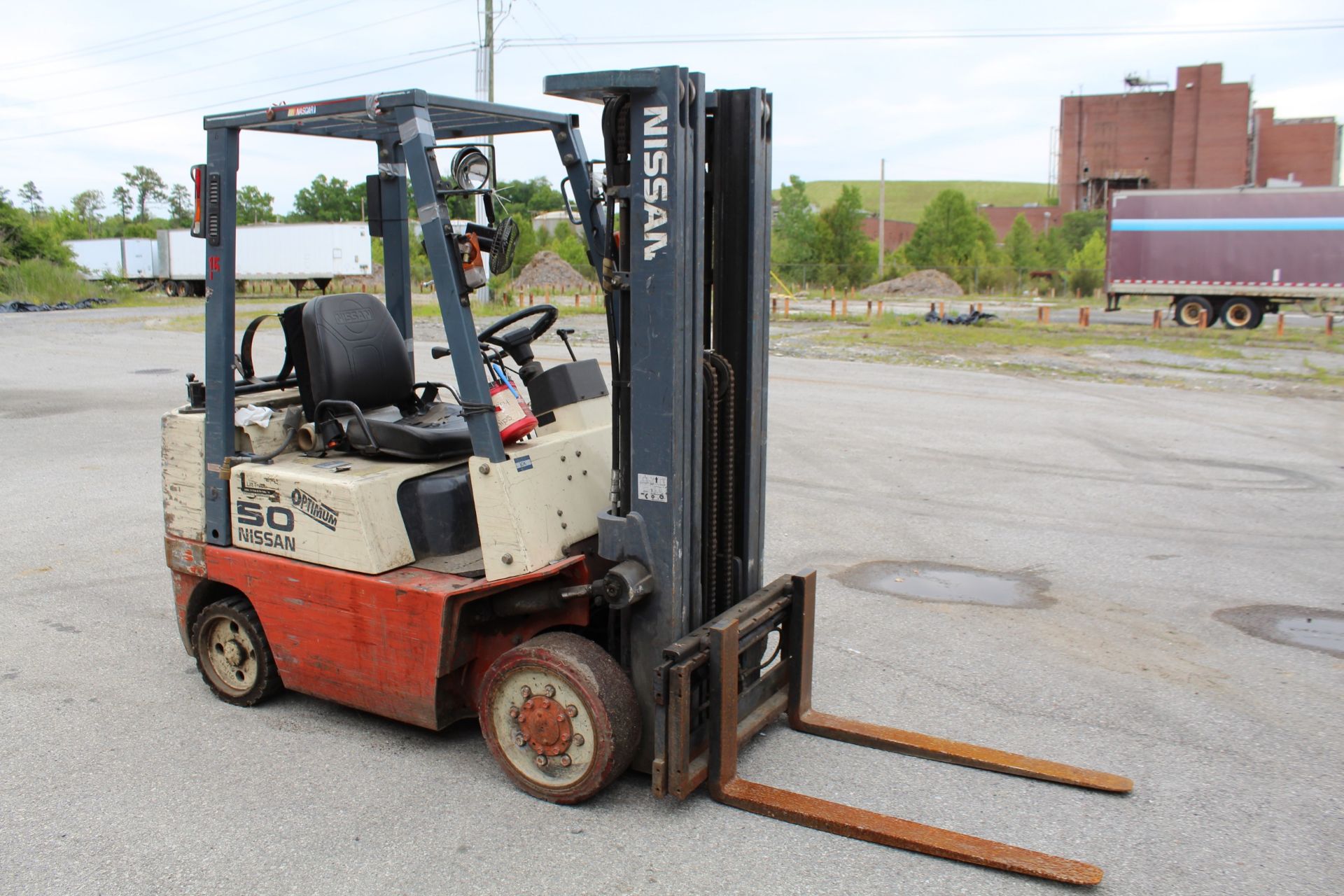 Nissan Forklift, Model CPJ02A25PV, LP Gas, Solid Tired, 5000lb, 187" Lift s/n CPJ02-9P5129 NOTE: LP - Image 3 of 5