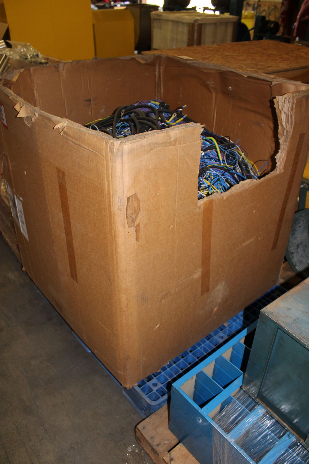 Contents of Box: Scrap Electrical Wire - Image 2 of 2