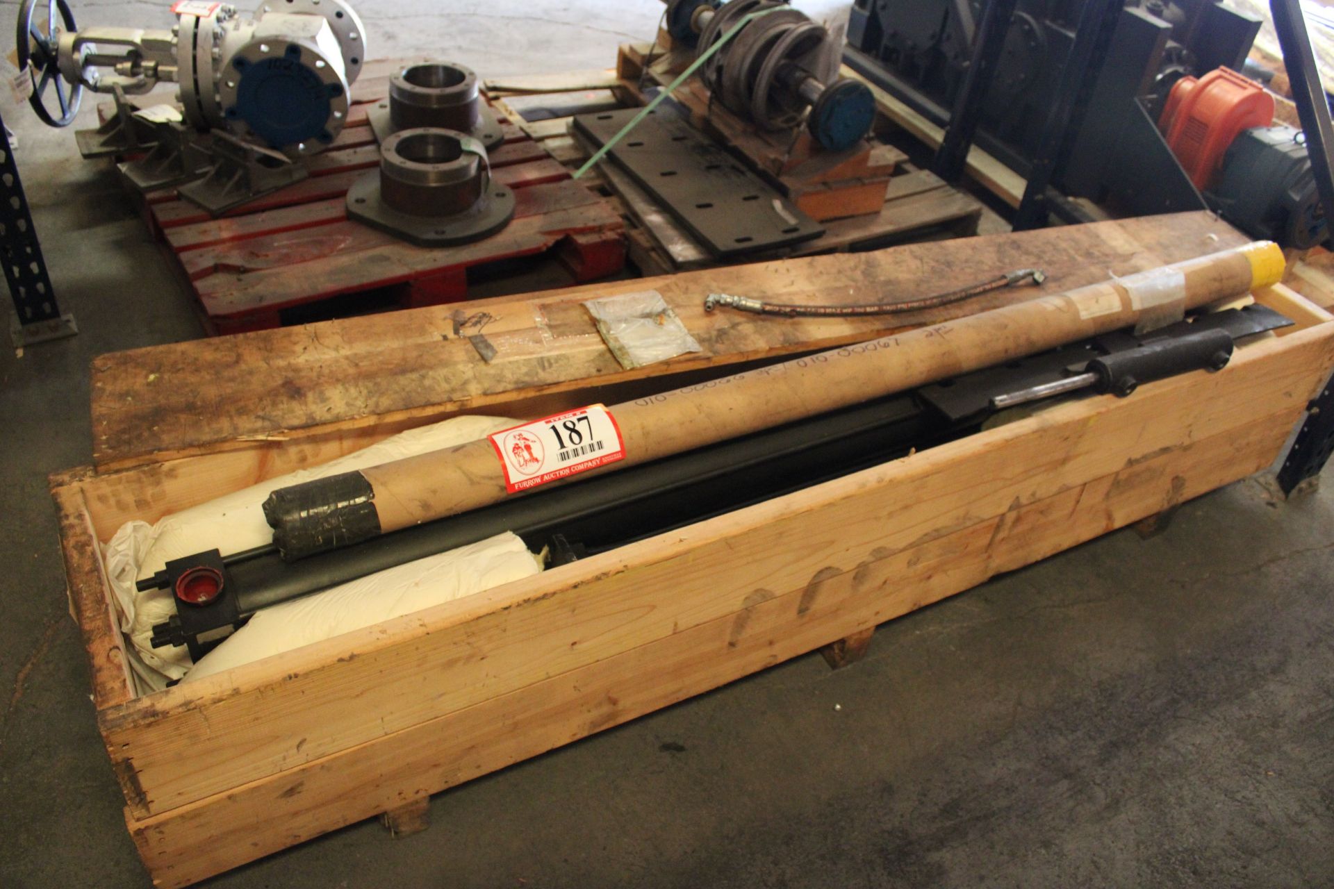 Contents of Crate: (3) Pneumatic Cylinders