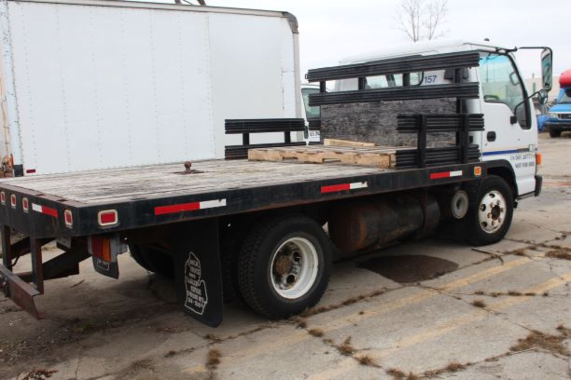 Isuzu / Chevrolet W-4 Tiltmaster 12' Flatbed Truck, VIN: NA, Est 1995, Diesel, 054371 Miles on - Image 4 of 4