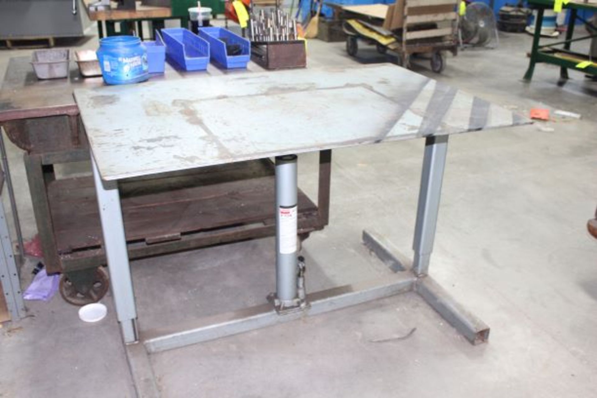 32" x 48" Steel Lift Table, w/ Dayton 5M-472 8 Ton Long Stroke Hydraulic Bottle Jack