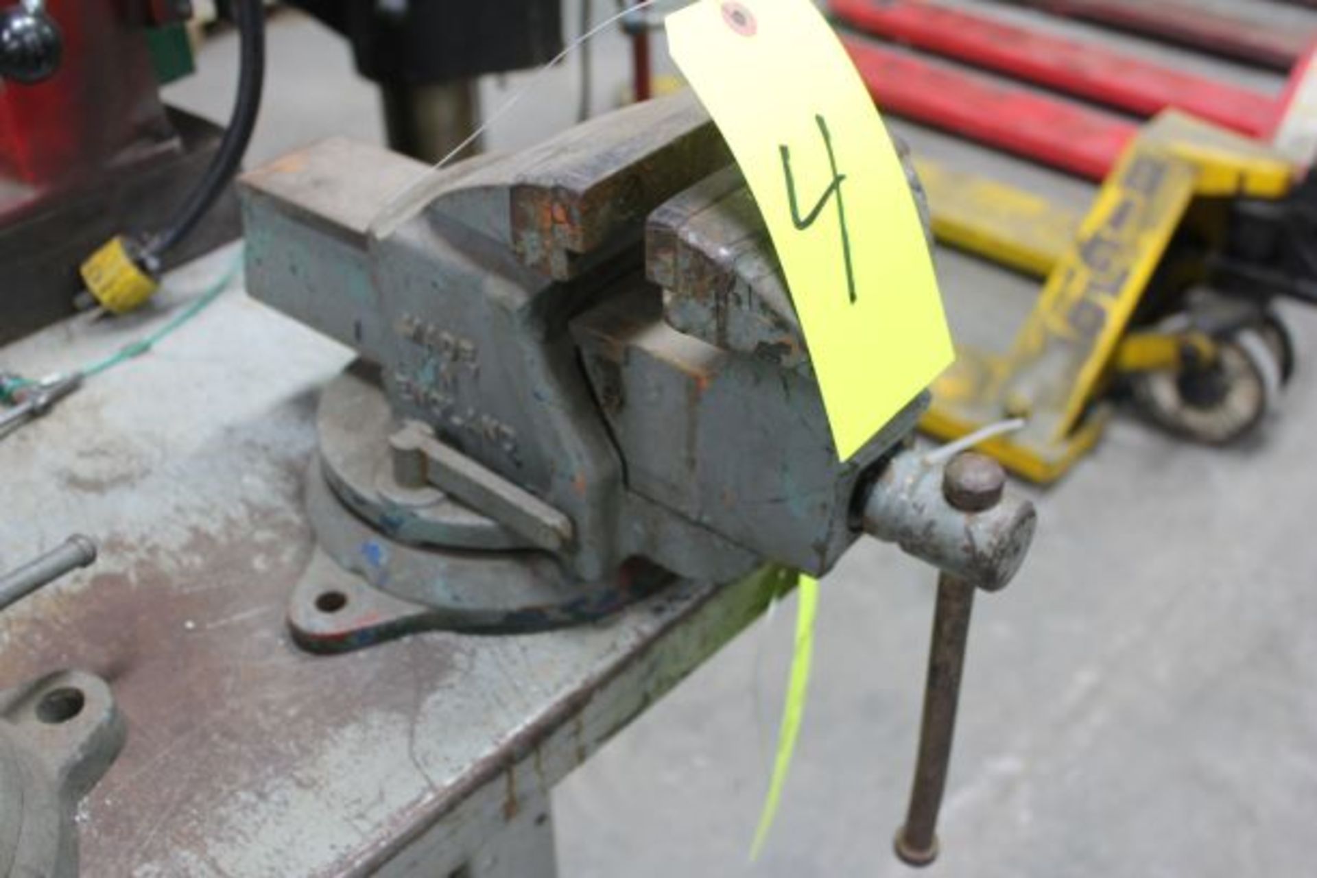 4-1/2" Swivel Bench Vise