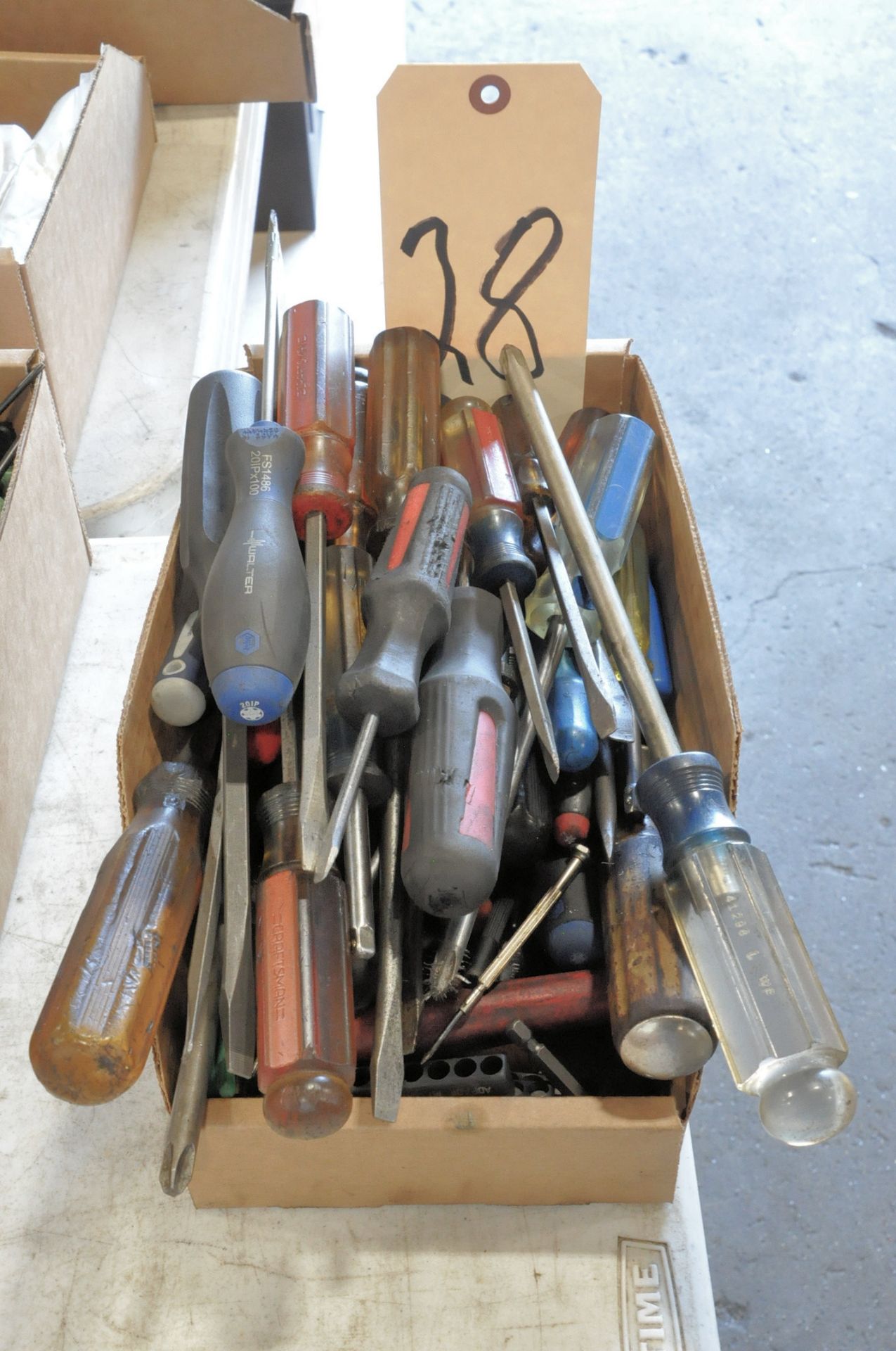 Lot-Screwdrivers in (1) Box