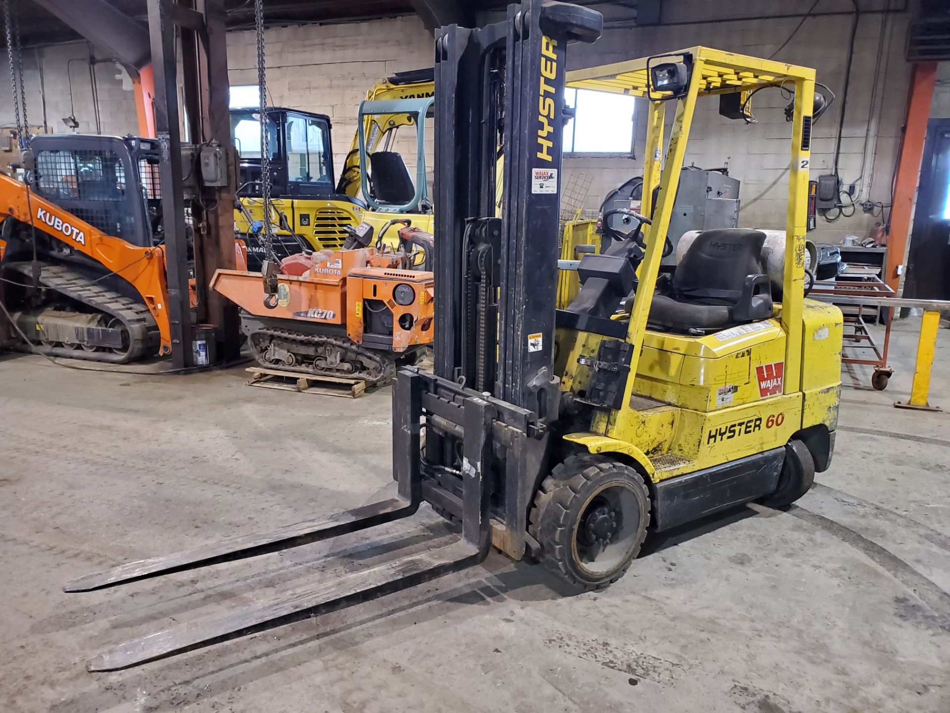 HYSTER PROPANE FORKLIFT, S60XM 6000LB CAPACITY, TRIPLE MAST, SIDE SHIFT- LOCATION - LACHINE, QUEBEC