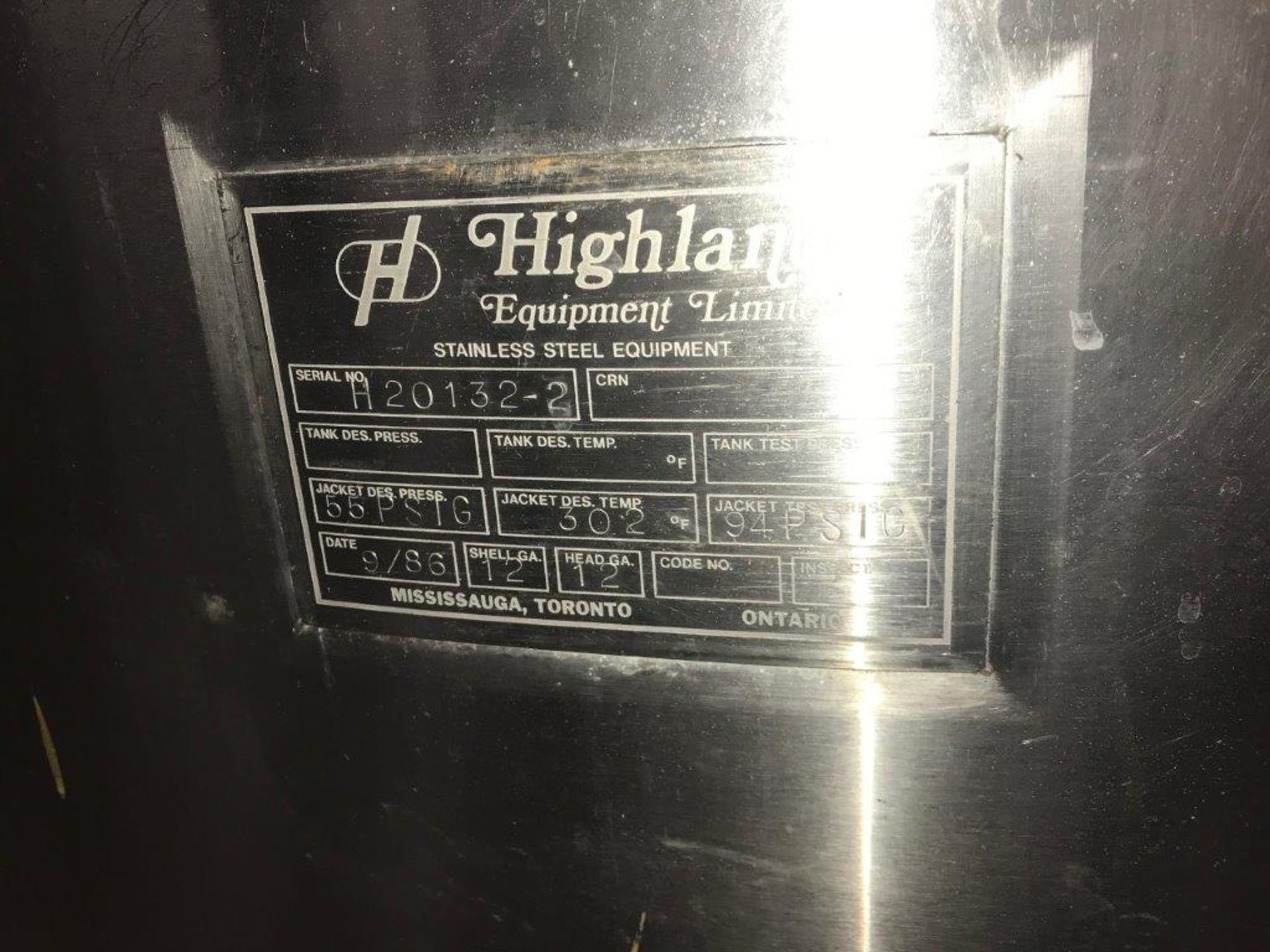 HIGHLAND 700 G JACKETED TANK WITH TOP MOUNTED LIGHTNIN MIXER.- LOCATION - AURORA, ONTARIO - Image 2 of 8