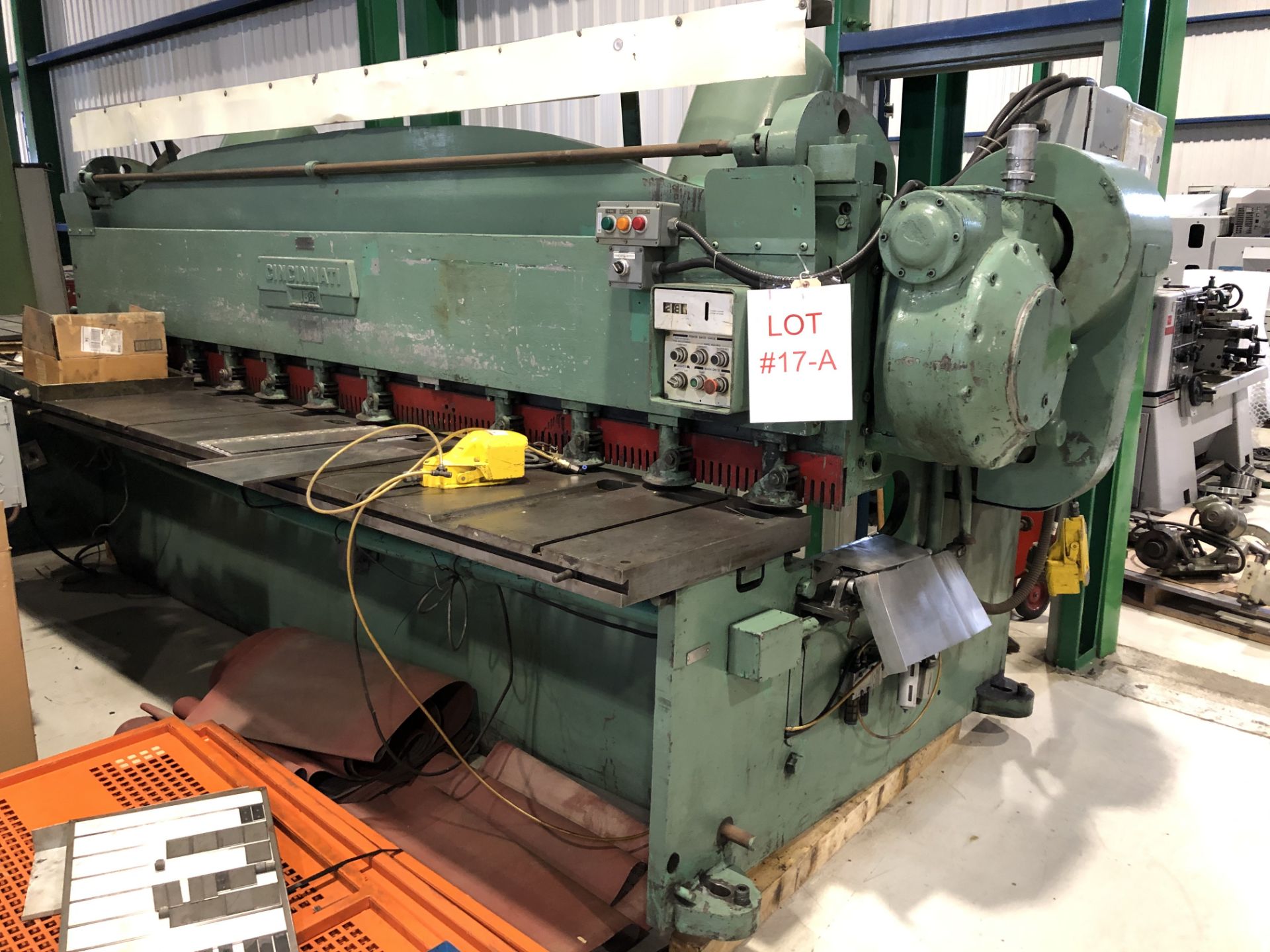 CINCINNATI MECHANICAL SHEAR, Capacity 12' x 1/4"- LOCATION, MONTREAL, QUEBEC