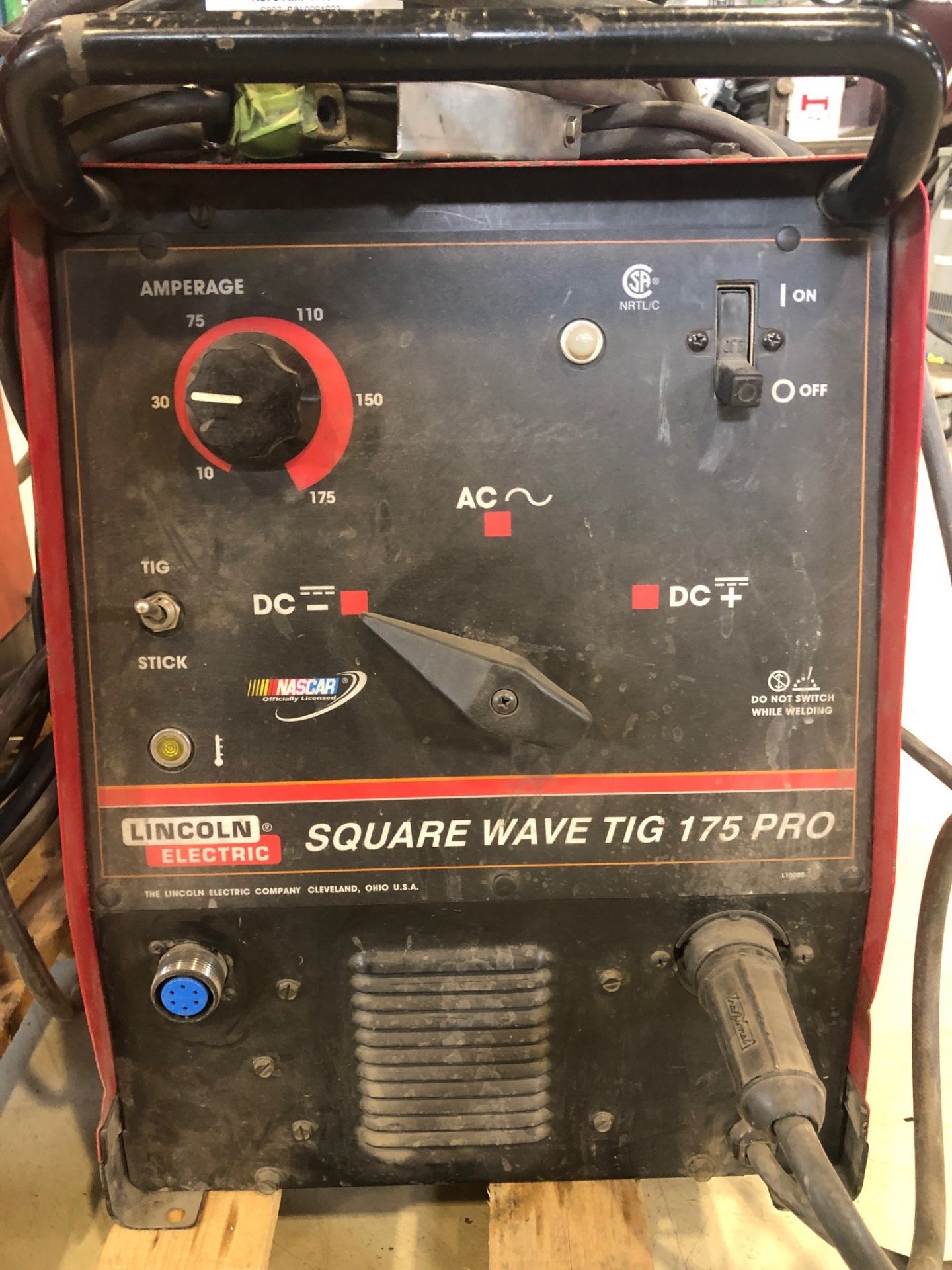 LINCOLN ELECTRIC TIG WELDER, MODEL SQUARE WAVE TIG 175 PRO - LOCATION, MONTREAL, QUEBEC - Image 3 of 5