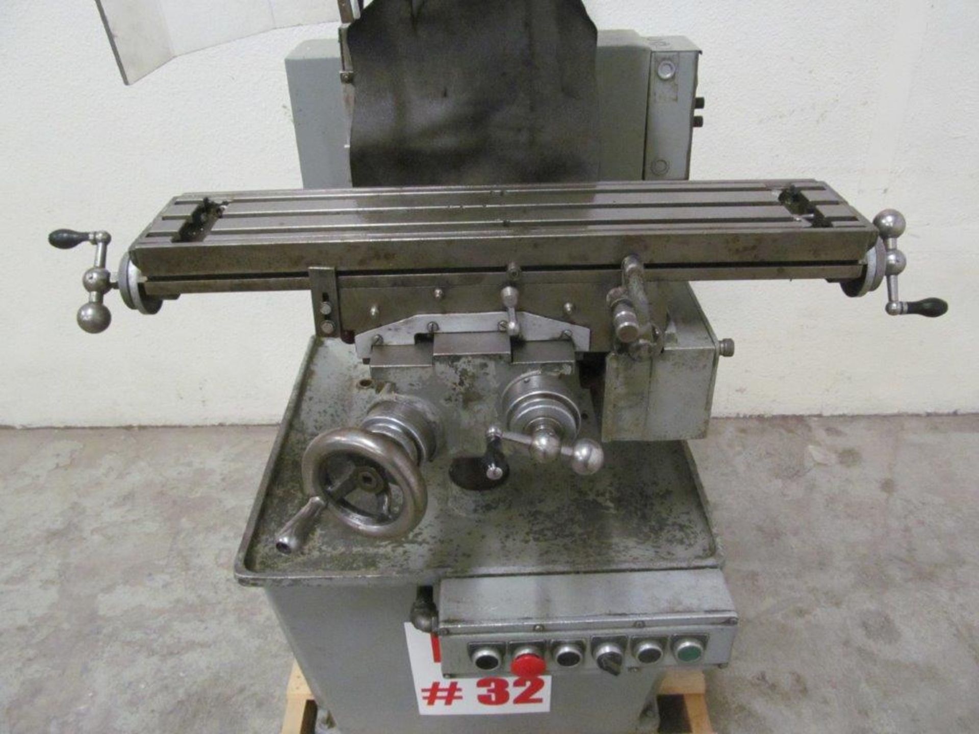 BEAVER VERTICAL MILLING MACHINE, 6'' X 28'' TABLE, 550V/3PH/60C - LOCATION, HAWKESBURY, ONTARIO - Image 4 of 7