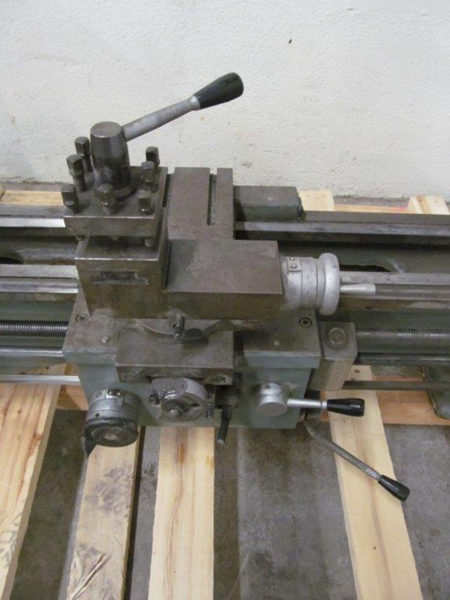 TOOLROOM LATHE, 13'' SWING X 40'' CENTERS, 6'' 3 JAW CHUCK - LOCATION, HAWKESBURY, ONTARIO - Image 4 of 5