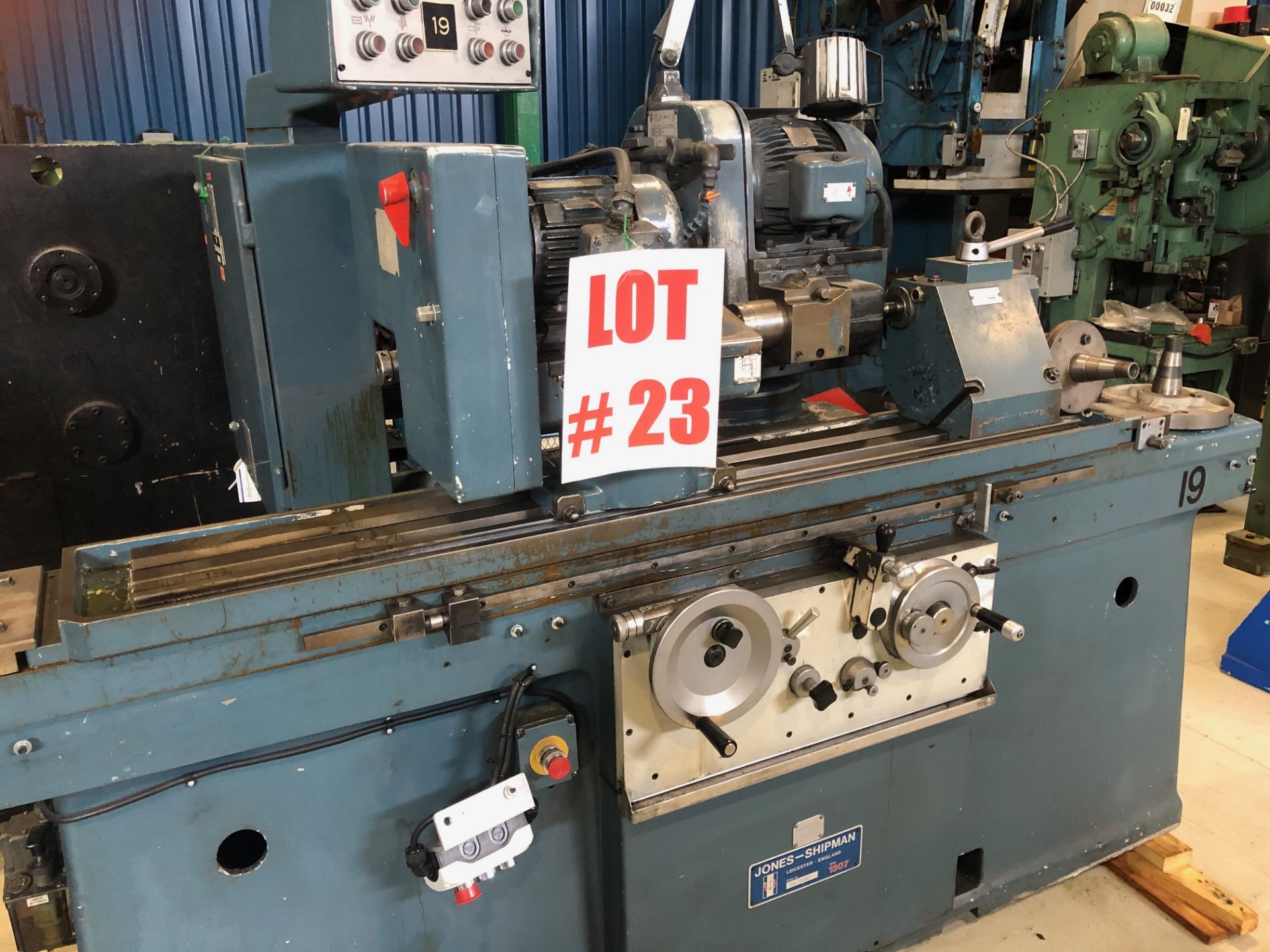 JONES & SHIPMAN CYLINDRICAL GRINDER, MODEL 1307, S/N B015287 - LOCATION, MONTREAL, QUEBEC - Image 3 of 13