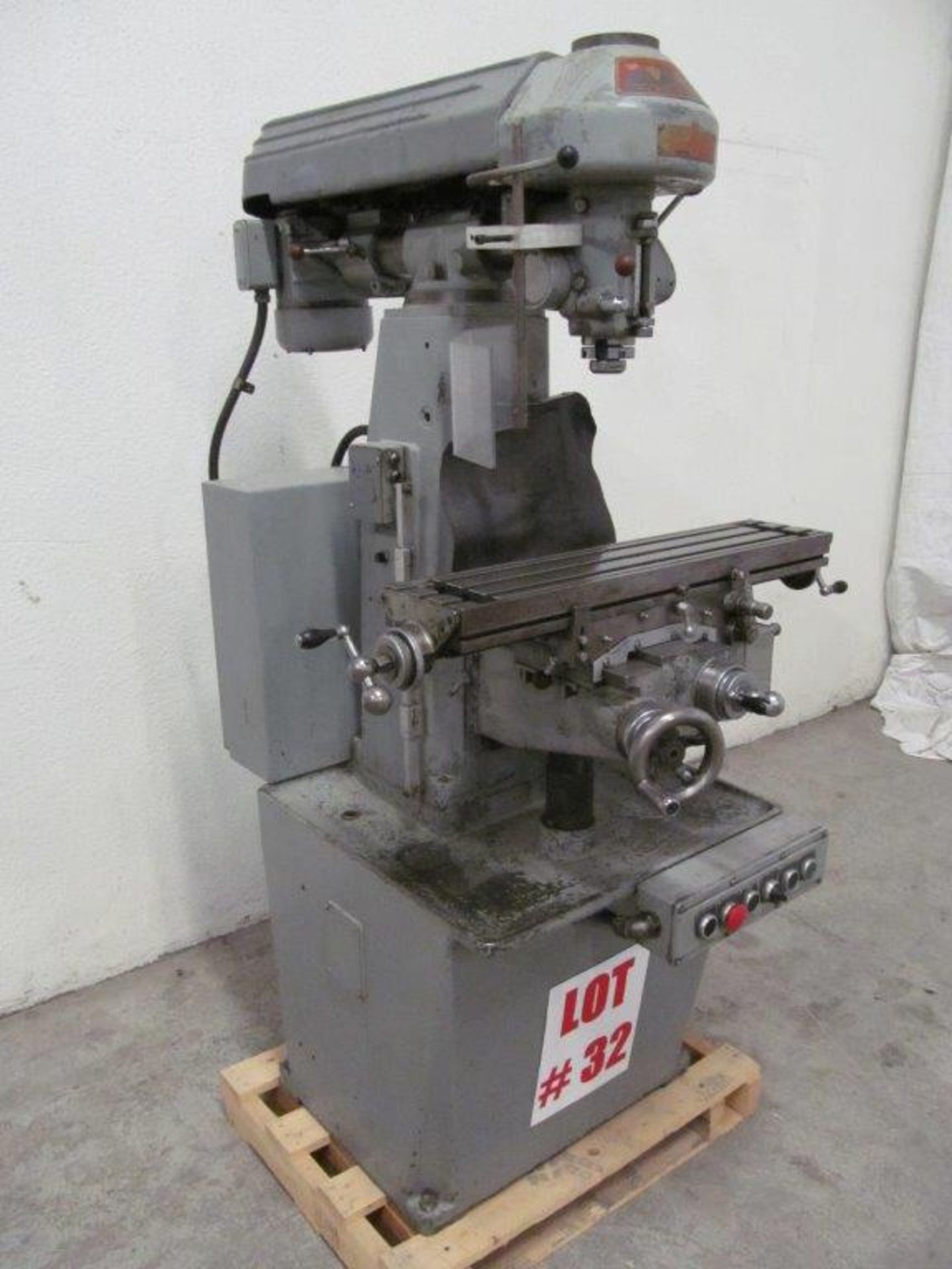 BEAVER VERTICAL MILLING MACHINE, 6'' X 28'' TABLE, 550V/3PH/60C - LOCATION, HAWKESBURY, ONTARIO