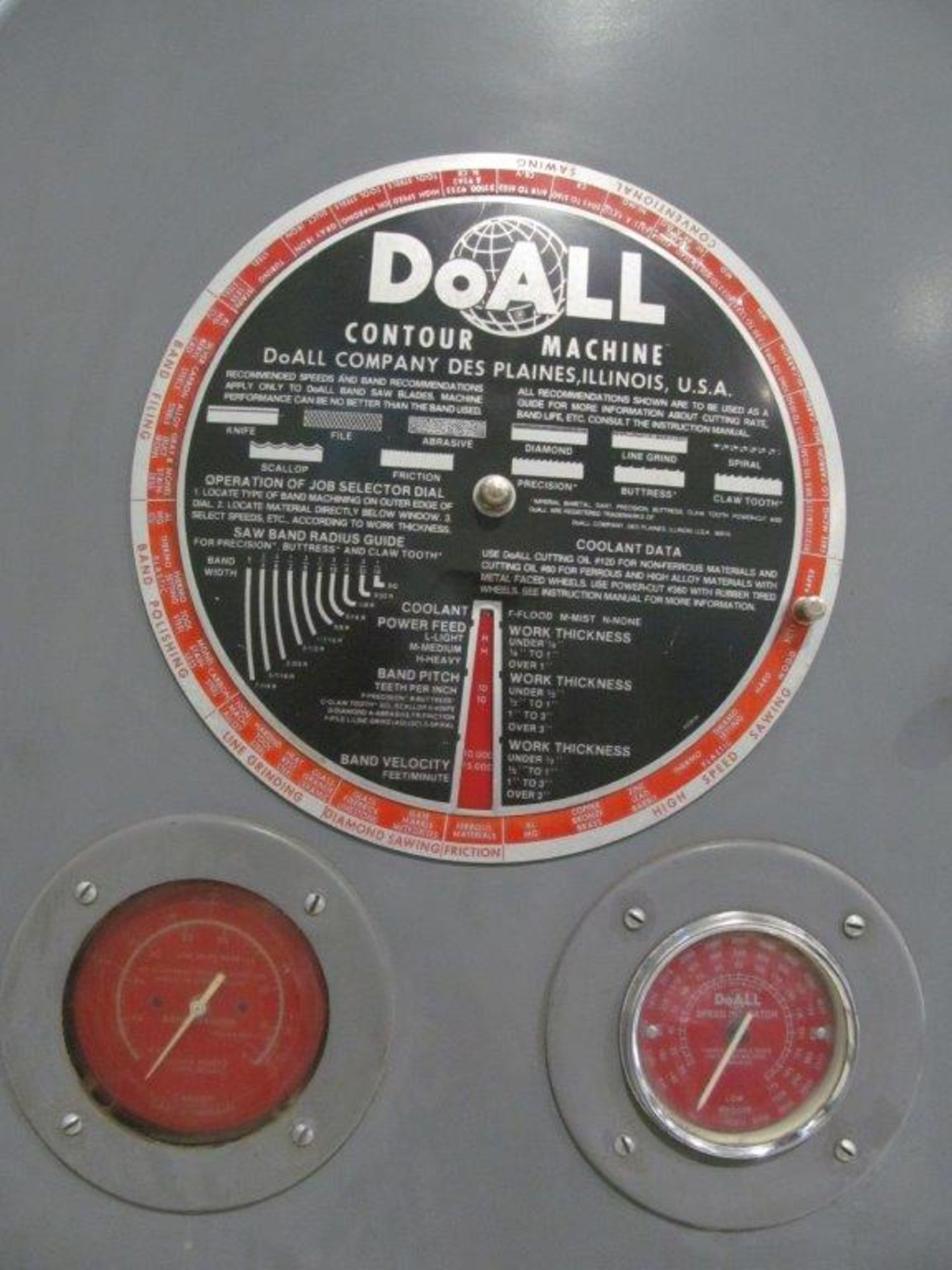DOALL VERTICAL BAND SAW, MODEL 2613-1-H, S/N 361-88199, 26'' - LOCATION, MONTREAL, QUEBEC - Image 4 of 4