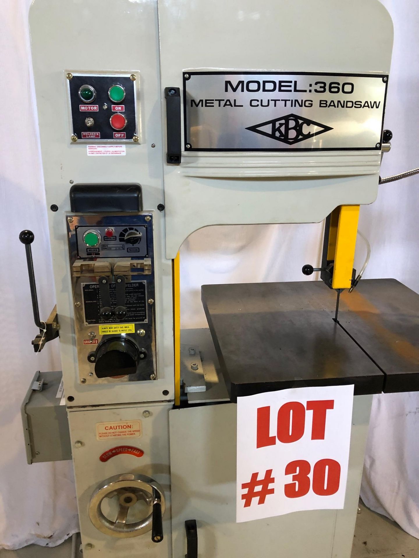 KBC VERTICAL BANDSAW, MODEL 360, S/N 536506, 14'' - LOCATION, MONTREAL, QUEBEC - Image 3 of 5