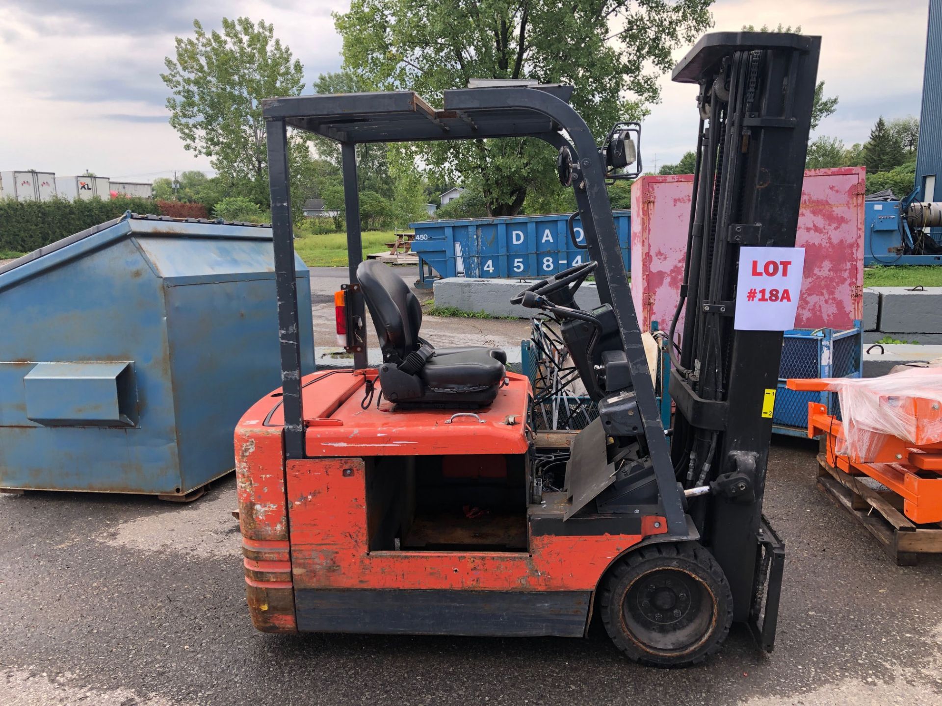 TOYOTA FORKLIFT, MODEL 5FBE 18, S/N 17039, ELECTRIC, NO BATTERY, FORKS, CHARGER, 2400 LBS CAPACITY