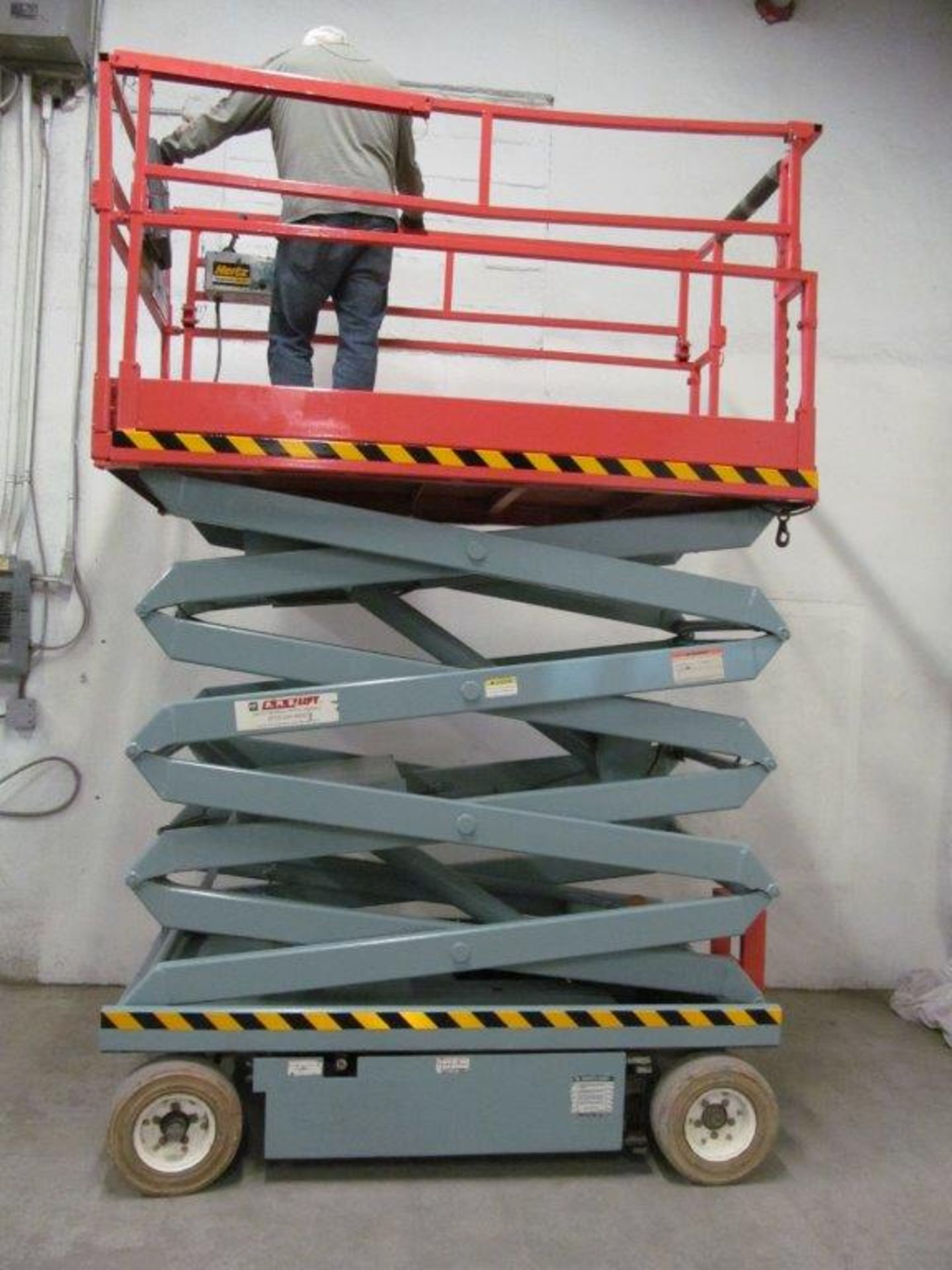 SKYJACK ELECTRIC SCISSOR LIFT MODEL SJ-4626 (MFG: CANADA) SERIAL NUMBER: 70597 - Image 3 of 14