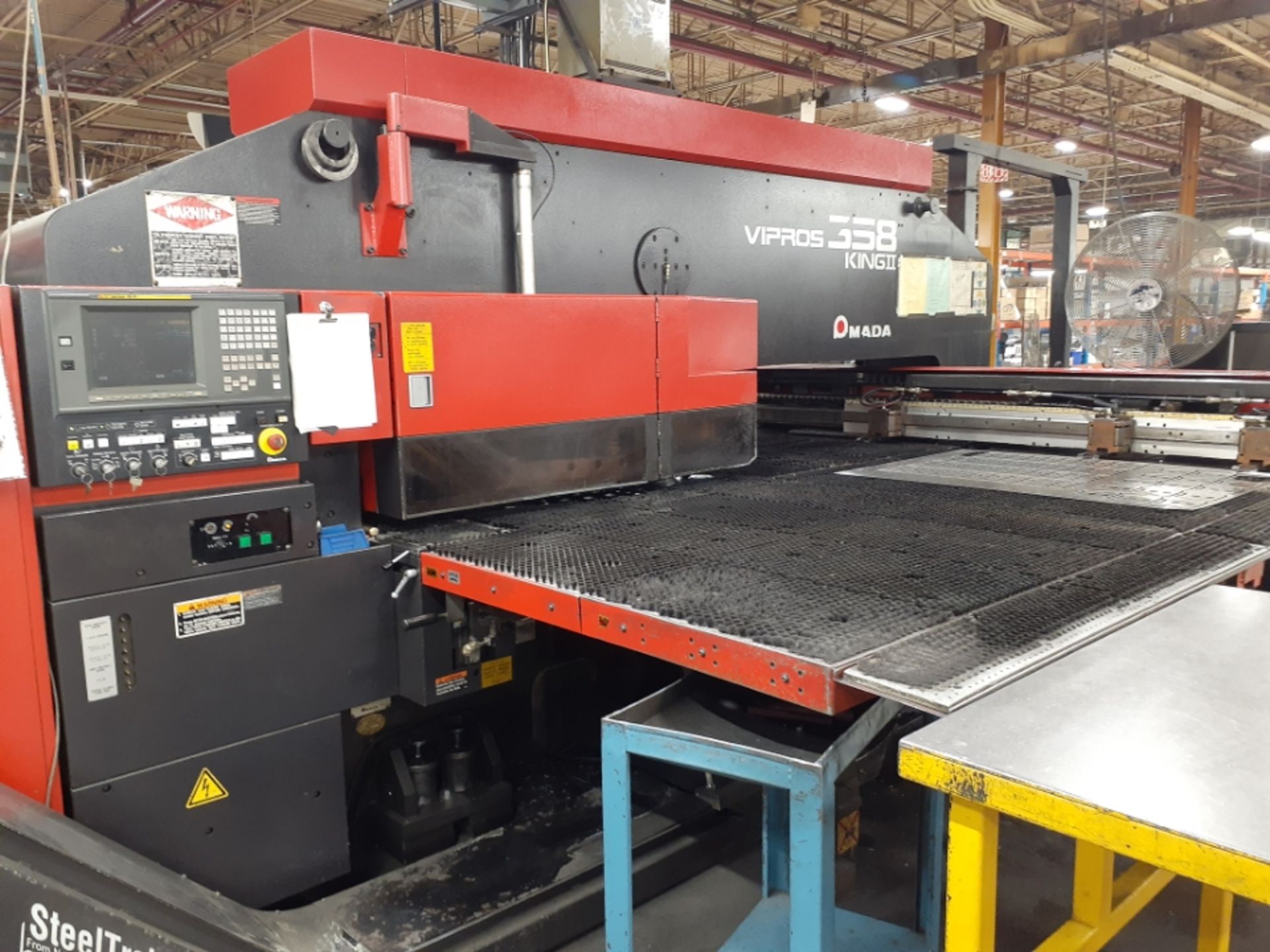 AMADA CNC TURRET PUNCH, MODEL VIPROS 358 KING II, 30 TON, 58 STATION - LOCATION - MONTREAL, QUEBEC - Image 5 of 9