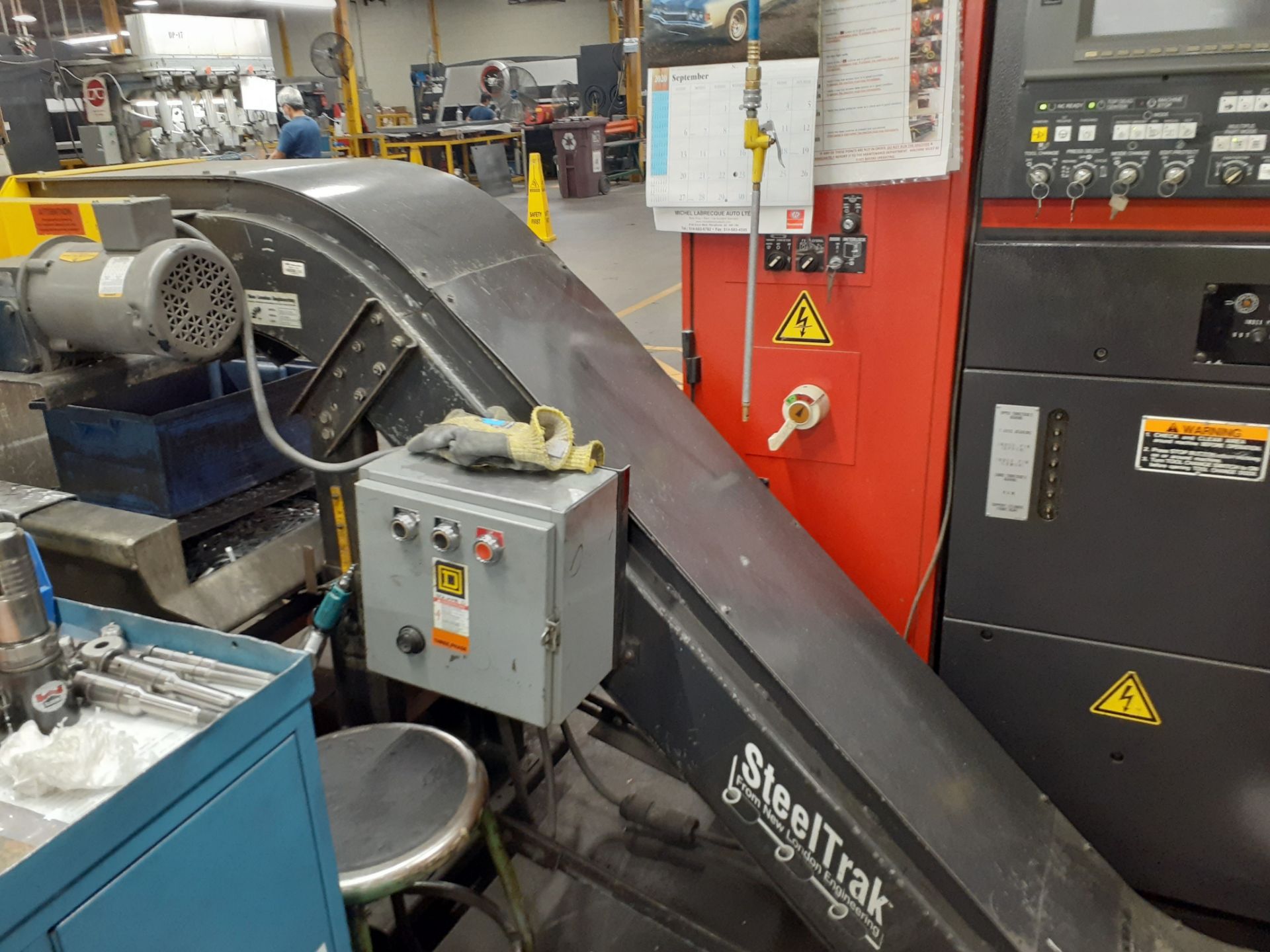 AMADA CNC TURRET PUNCH, MODEL VIPROS 358 KING II, 30 TON, 58 STATION - LOCATION - MONTREAL, QUEBEC - Image 7 of 9