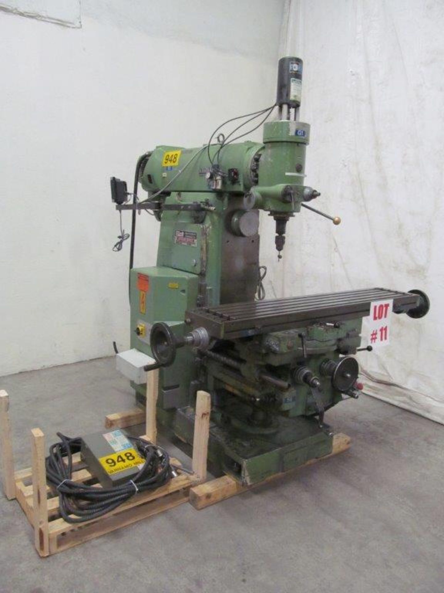 VARNAMO UNIVERSAL MILL (SWEDEN), MODEL V-2MM - LOCATION - HAWKESBURY, ONTARIO - Bild 2 aus 12