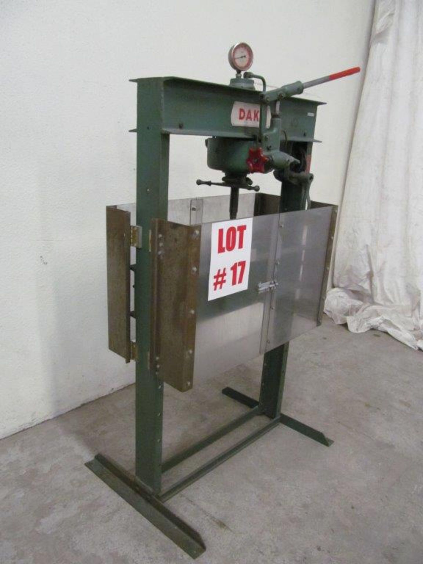 DRAKE HYDRAULIC SHOP PRESS, 25 TON CAPACITY - LOCATION - HAWKESBURY, ONTARIO - Image 2 of 5