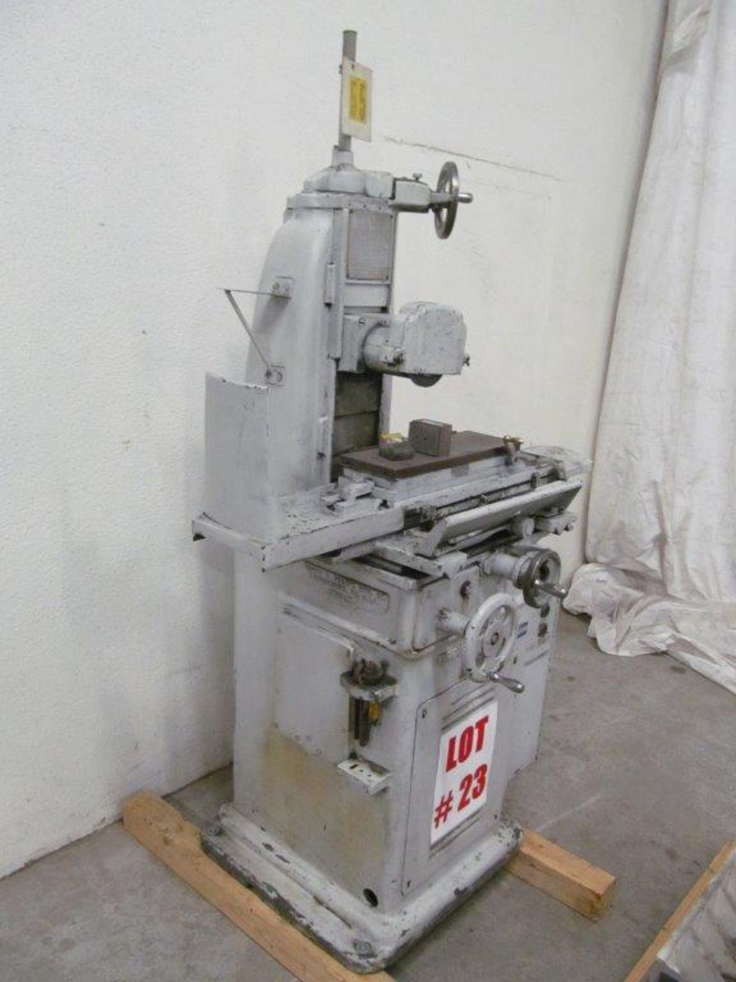 BROWN & SHARPE SURFACE GRINDER, MODEL 2B, 6'' X 18'' MAGNETIC TABLE - LOCATION - HAWKESBURY, ONTARIO - Image 4 of 7