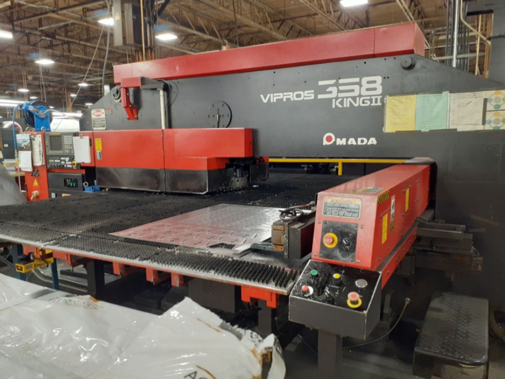 AMADA CNC TURRET PUNCH, MODEL VIPROS 358 KING II, 30 TON, 58 STATION - LOCATION - MONTREAL, QUEBEC - Image 4 of 9