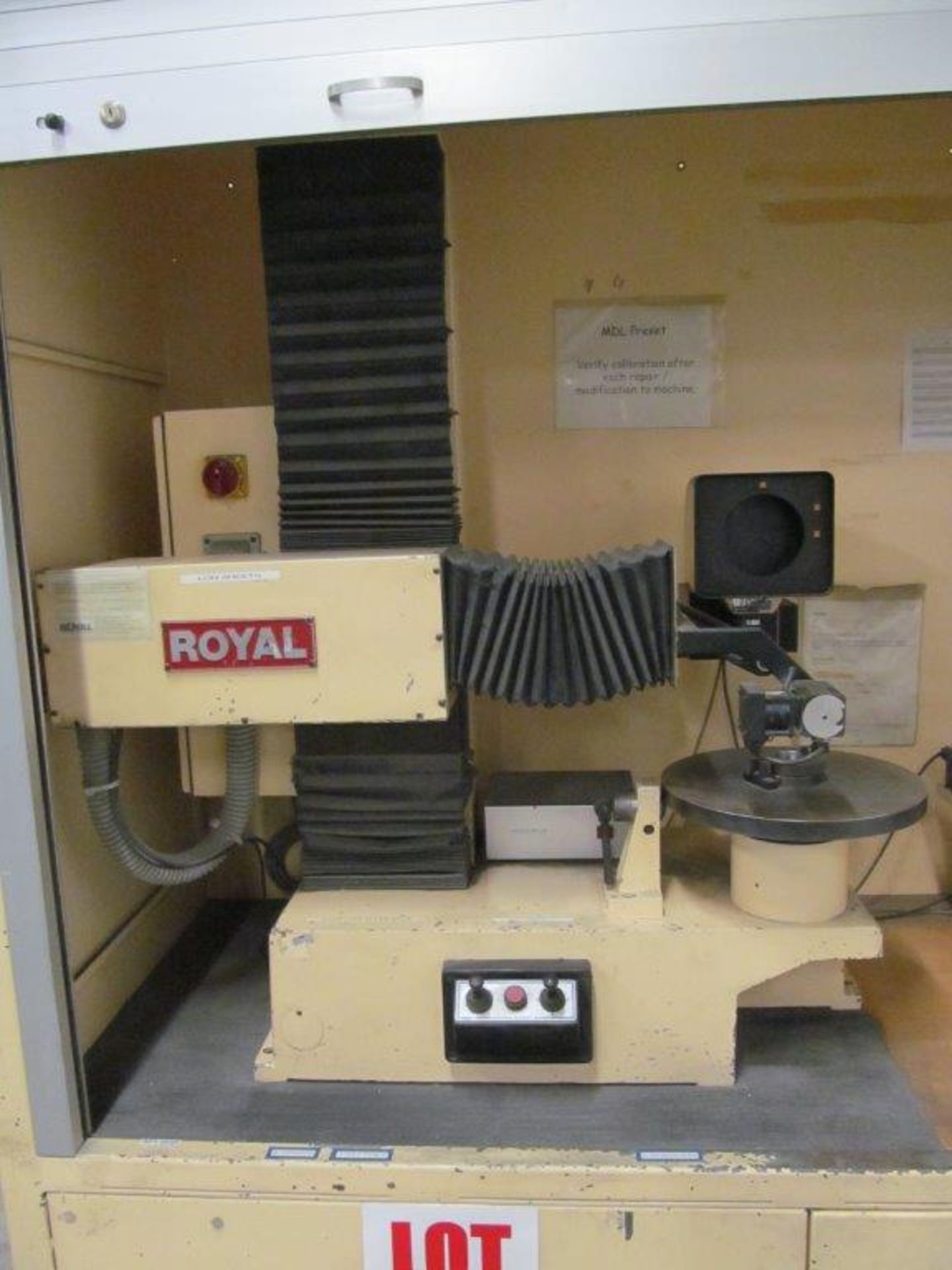 ROYAL VARISET TOOL CALIBRATION MACHINE (USA), 115V/1PH/60C - LOCATION - HAWKESBURY, ONTARIO - Bild 2 aus 6