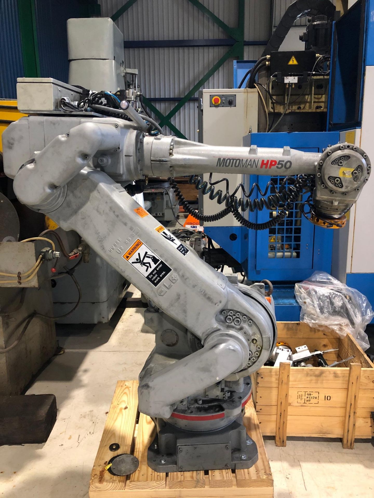 MOTOMAN ROBOT, MODEL YR-UPSON-A00, - LOCATION - MONTREAL, QUEBEC - Image 3 of 9