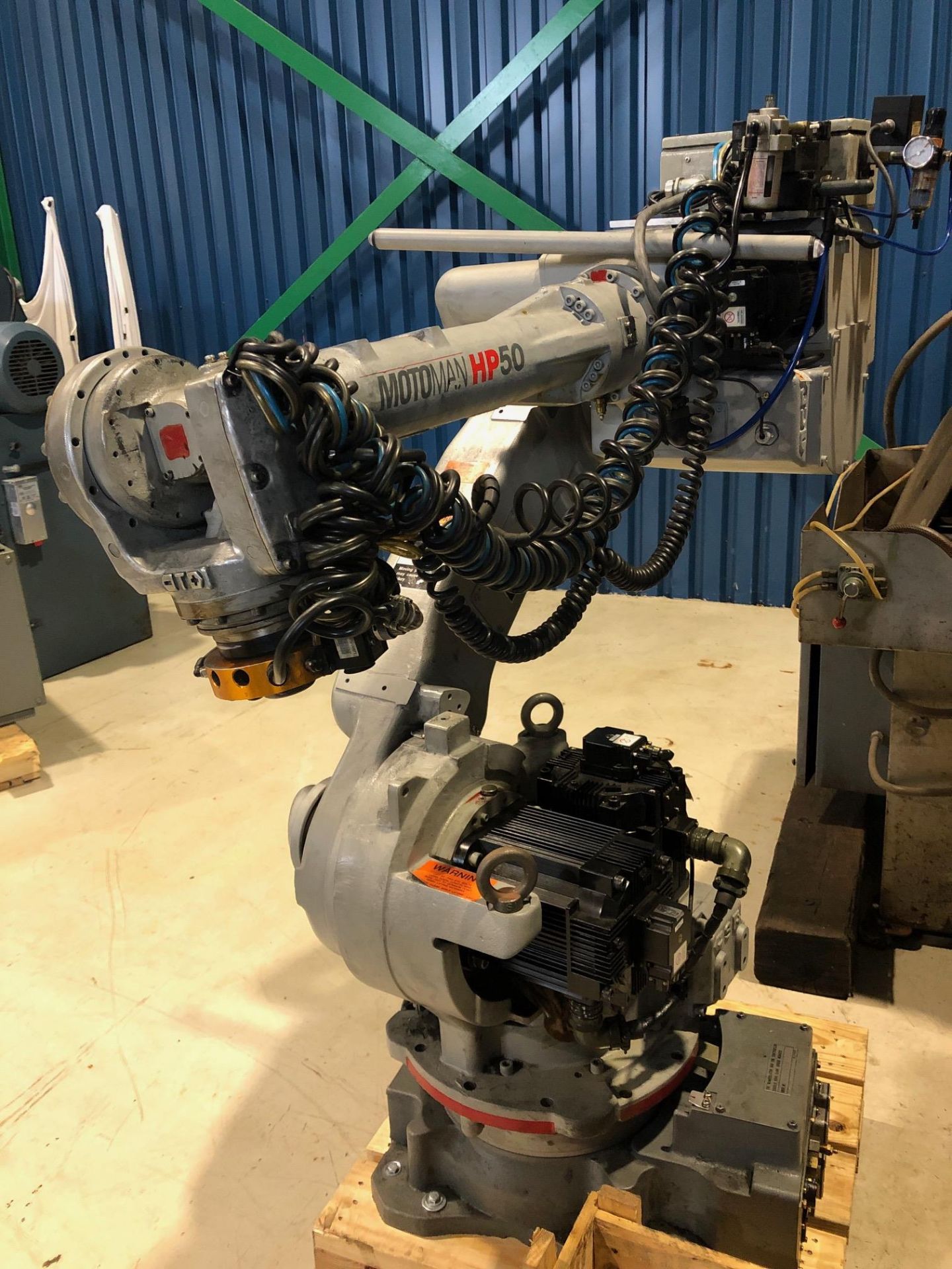 MOTOMAN ROBOT, MODEL YR-UPSON-A00, - LOCATION - MONTREAL, QUEBEC - Image 2 of 9