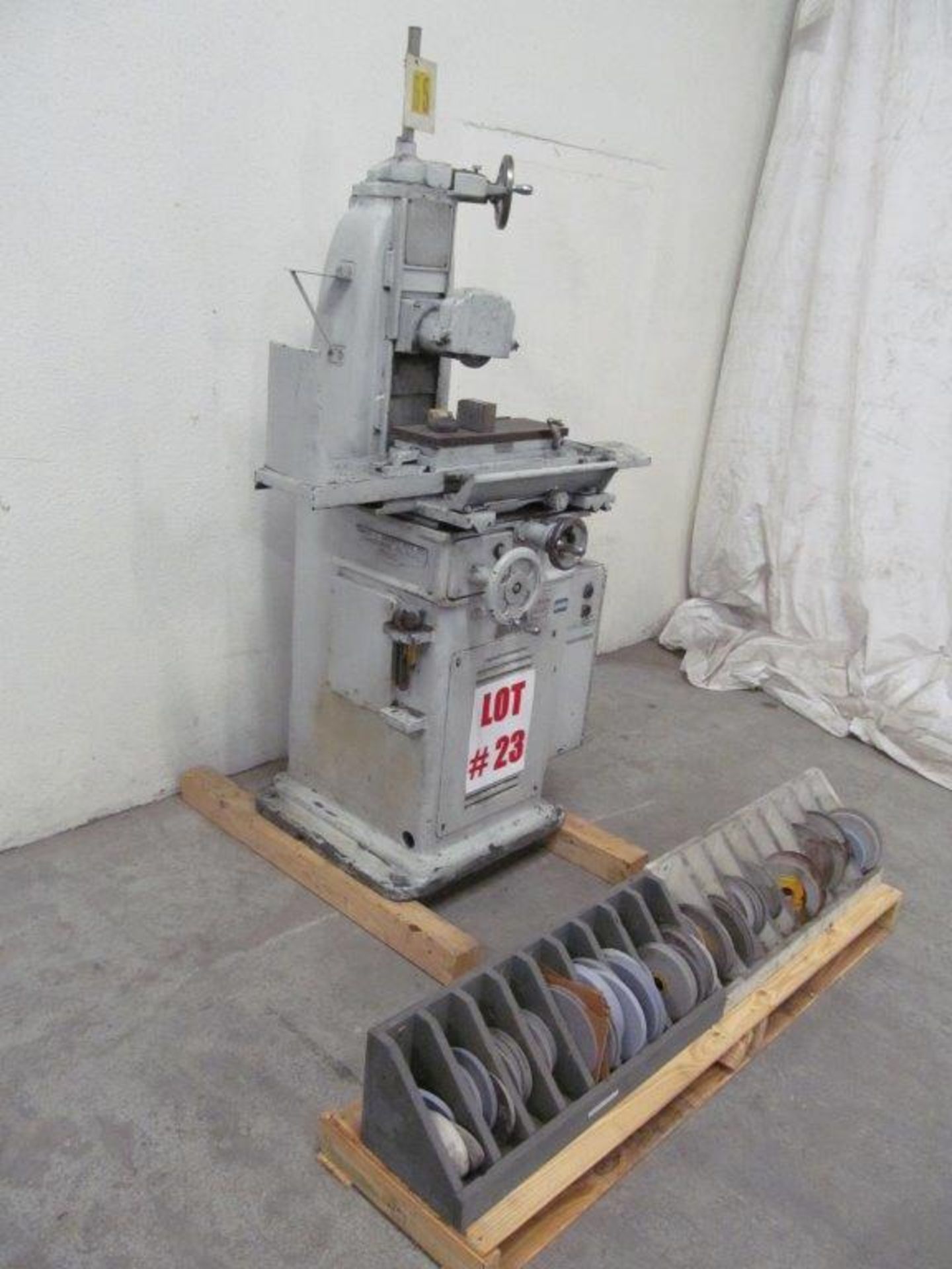 BROWN & SHARPE SURFACE GRINDER, MODEL 2B, 6'' X 18'' MAGNETIC TABLE - LOCATION - HAWKESBURY, ONTARIO - Image 2 of 7