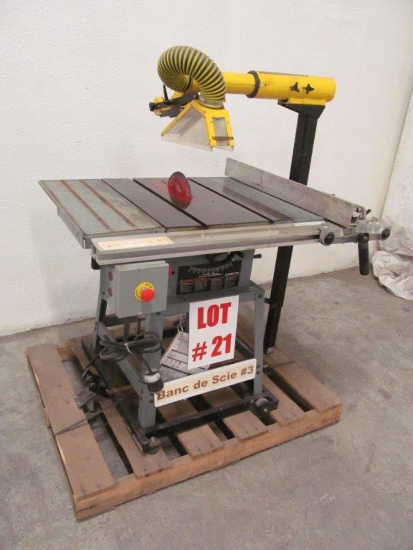 DELTA TILTING ARBOR TABLE 10'' SAW, C/W ACCESSORIES - LOCATION - HAWKESBURY, ONTARIO