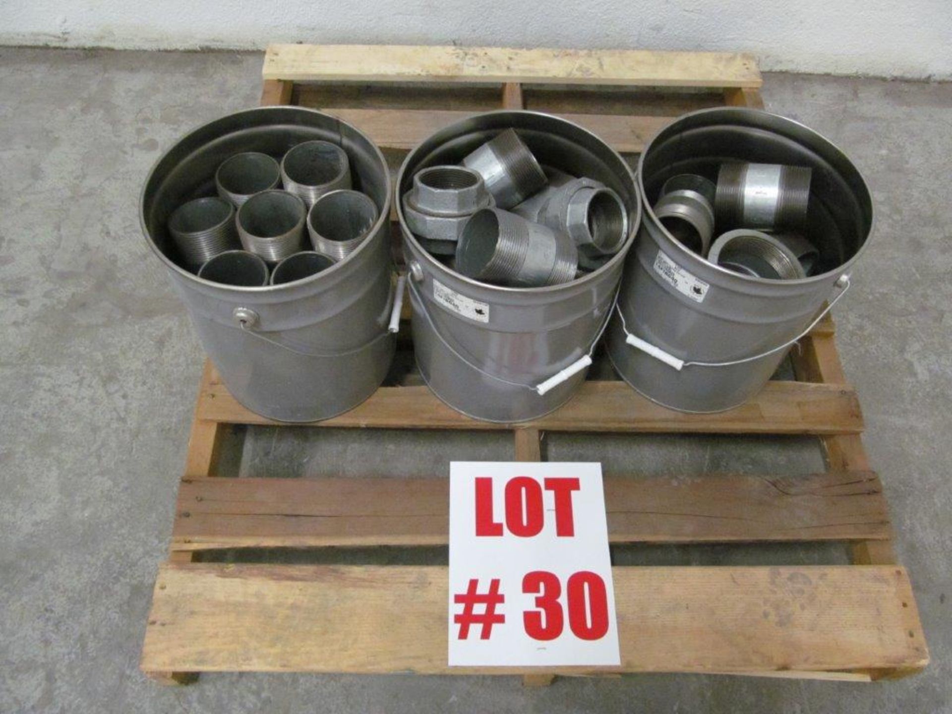 (1) LOT ASSORTED THREADED GALVANIZED COUPLINGS, 3'' X 3 1/2'' - LOCATION - HAWKESBURY, ONTARIO