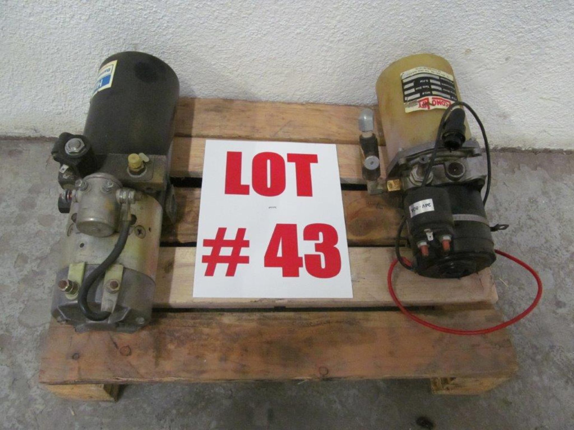 LOT (2) HYDRAULIC PUMPS - LOCATION - HAWKESBURY, ONTARIO