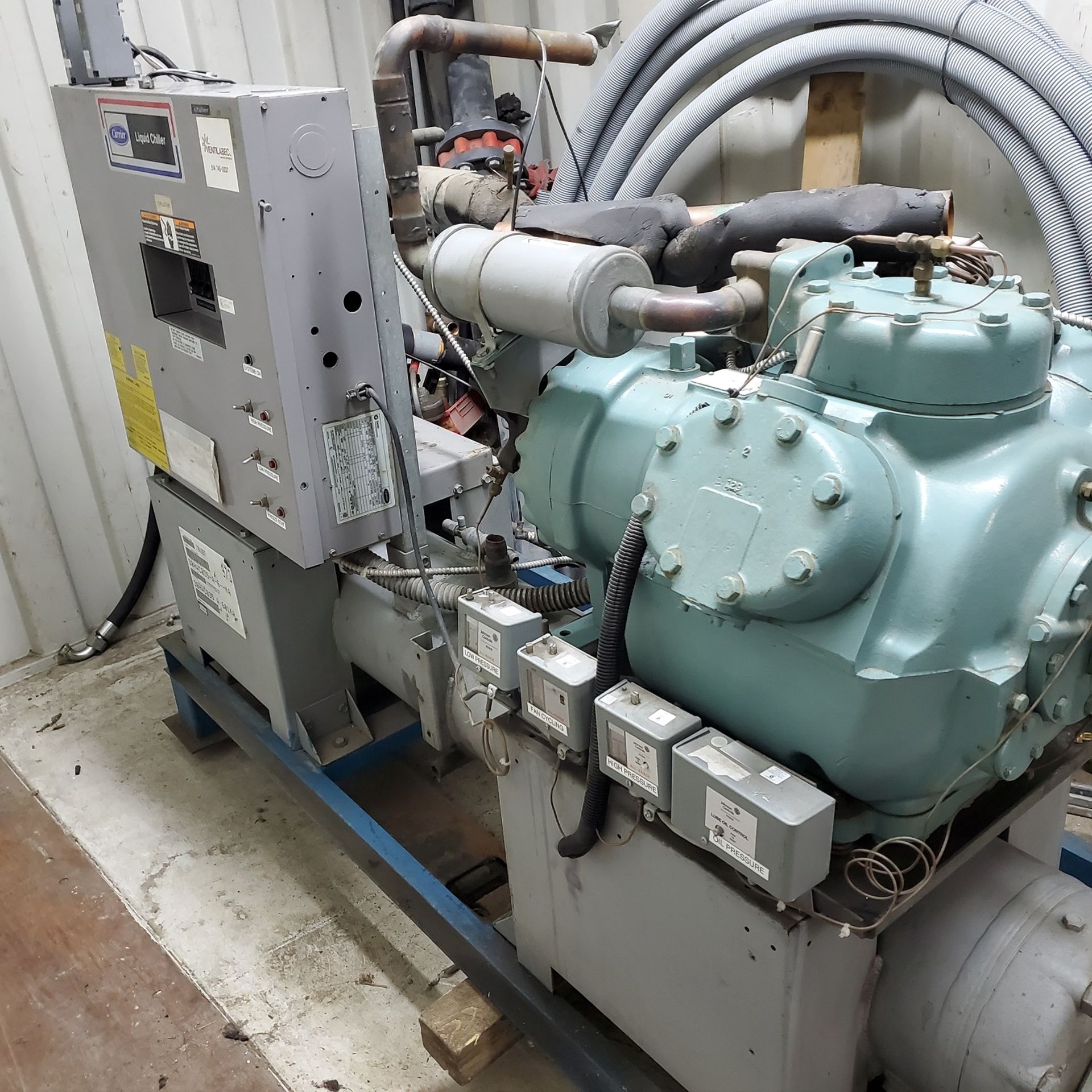 CARRIER CHILLER, MODEL 30HWC035-A-600KA, S/N: 3797F95637, LOCATION: MONTREAL AREA - Image 2 of 5