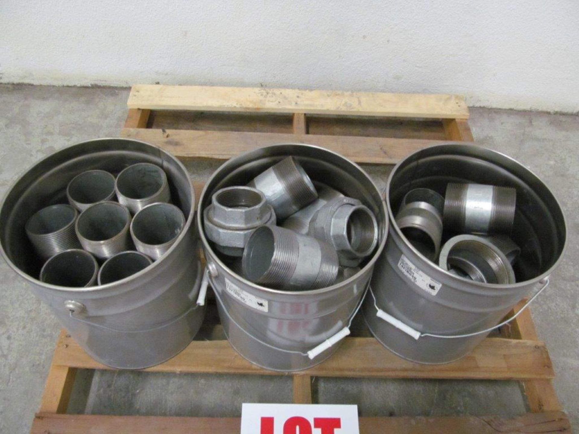 (1) LOT ASSORTED THREADED GALVANIZED COUPLINGS, 3'' X 3 1/2'' - LOCATION - HAWKESBURY, ONTARIO - Image 2 of 2