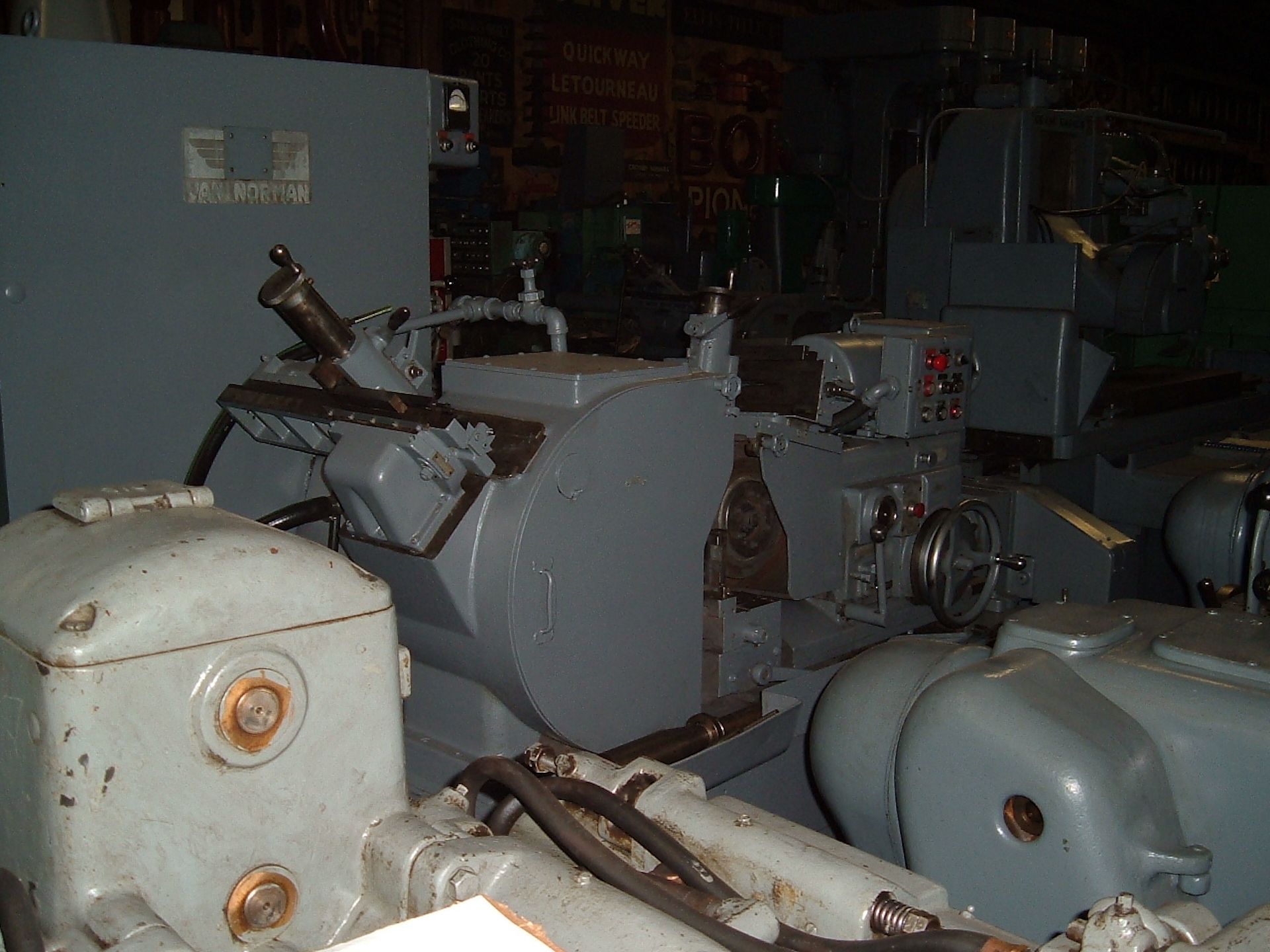 VAN NORMAN 2C CENTERLESS GRINDER: MFG-1962, 15Hp Main, Auto-Infeed, Hard-ways - Image 2 of 2