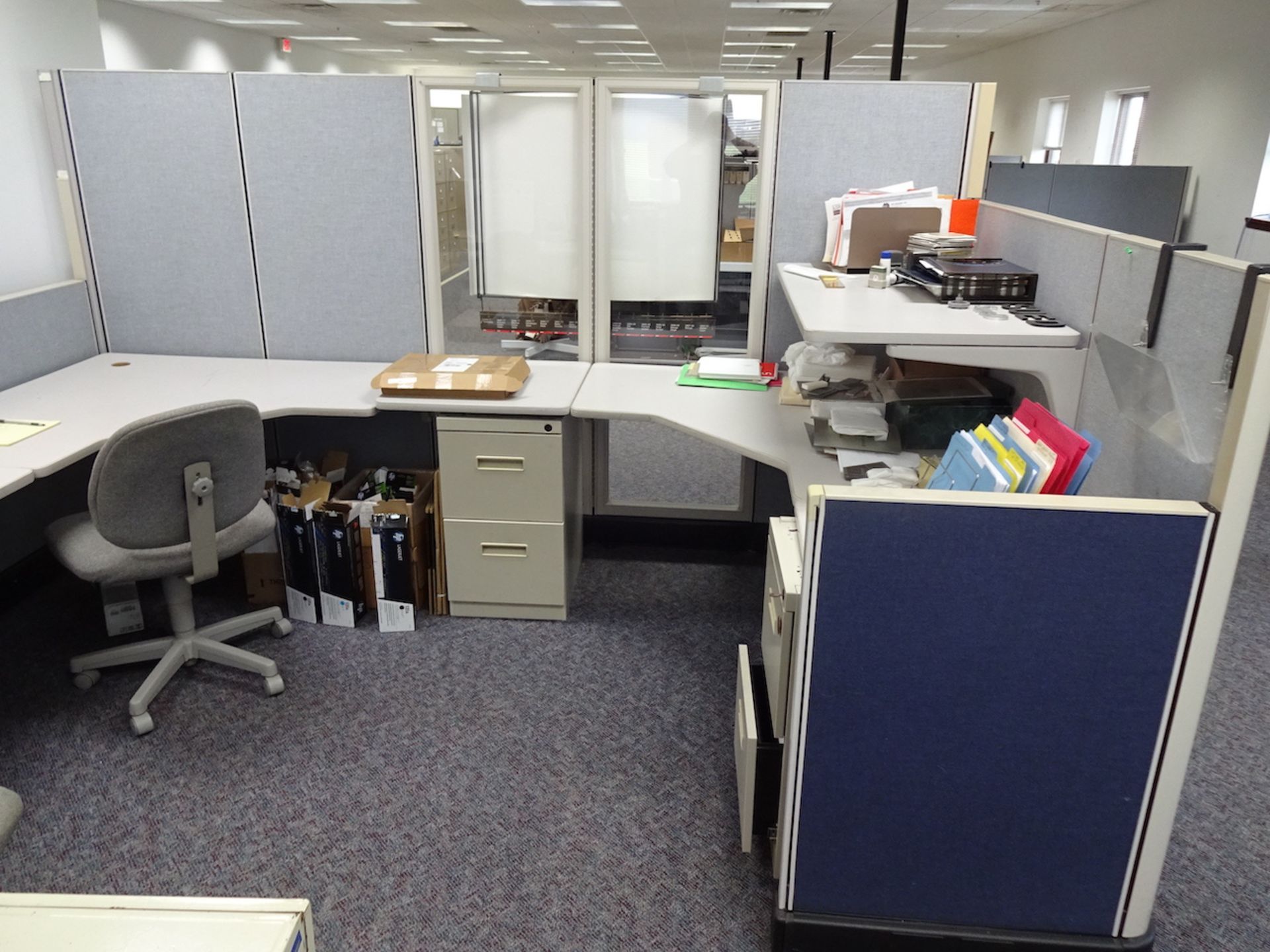LOT: Modular Furniture Reception Area including Wrap-Around Desks & (2) Chairs - Image 2 of 2