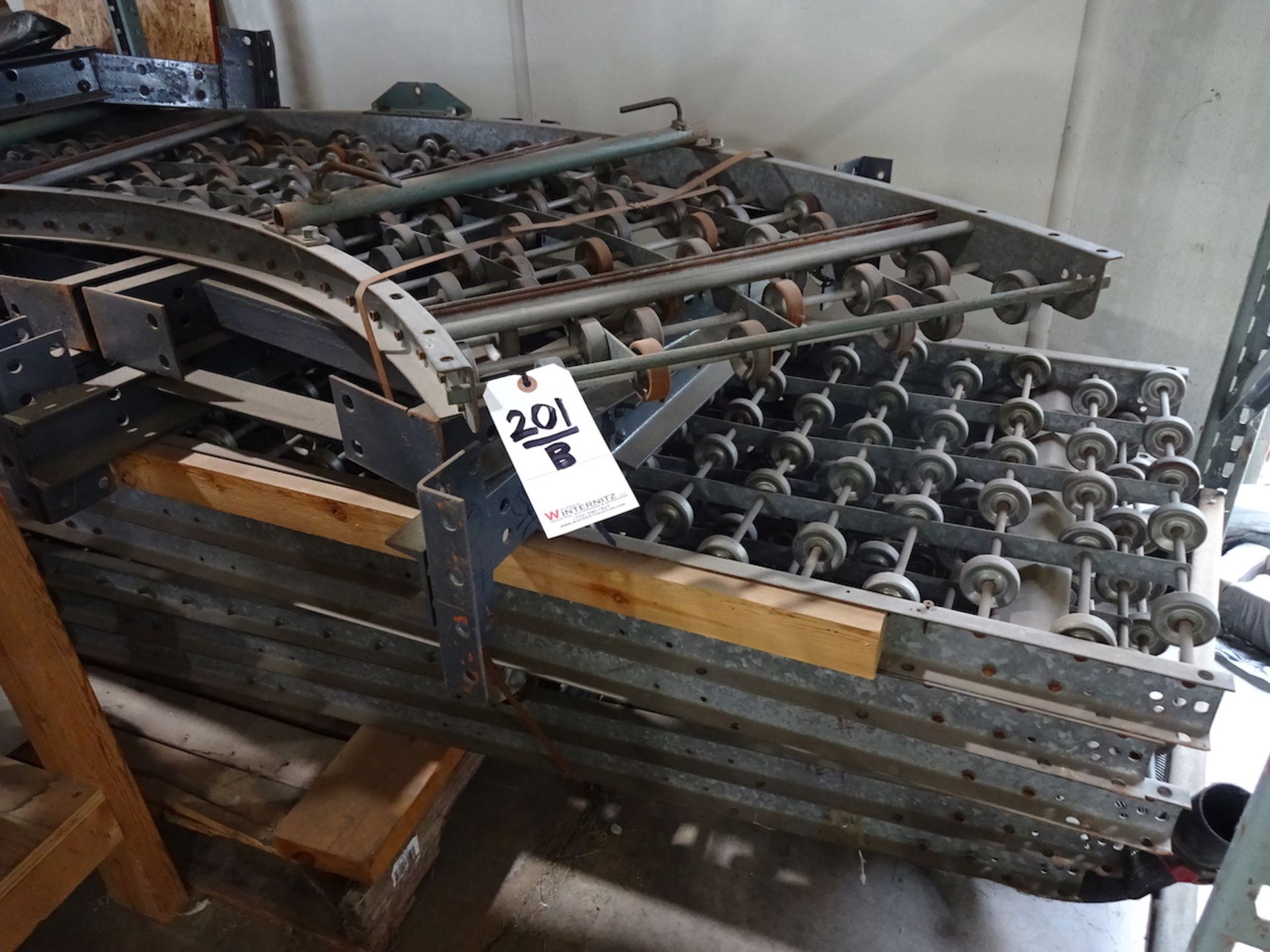 LOT: Assorted Skate Conveyor