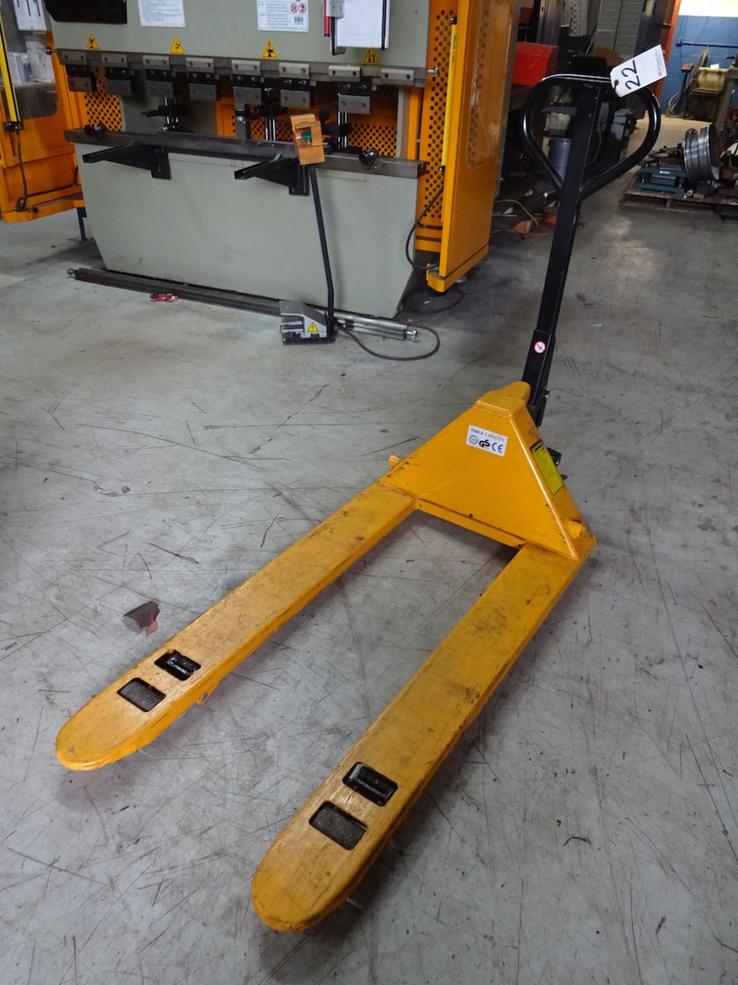 Uline 5500 lb. Model H-1043 Standard Fork Pallet Truck