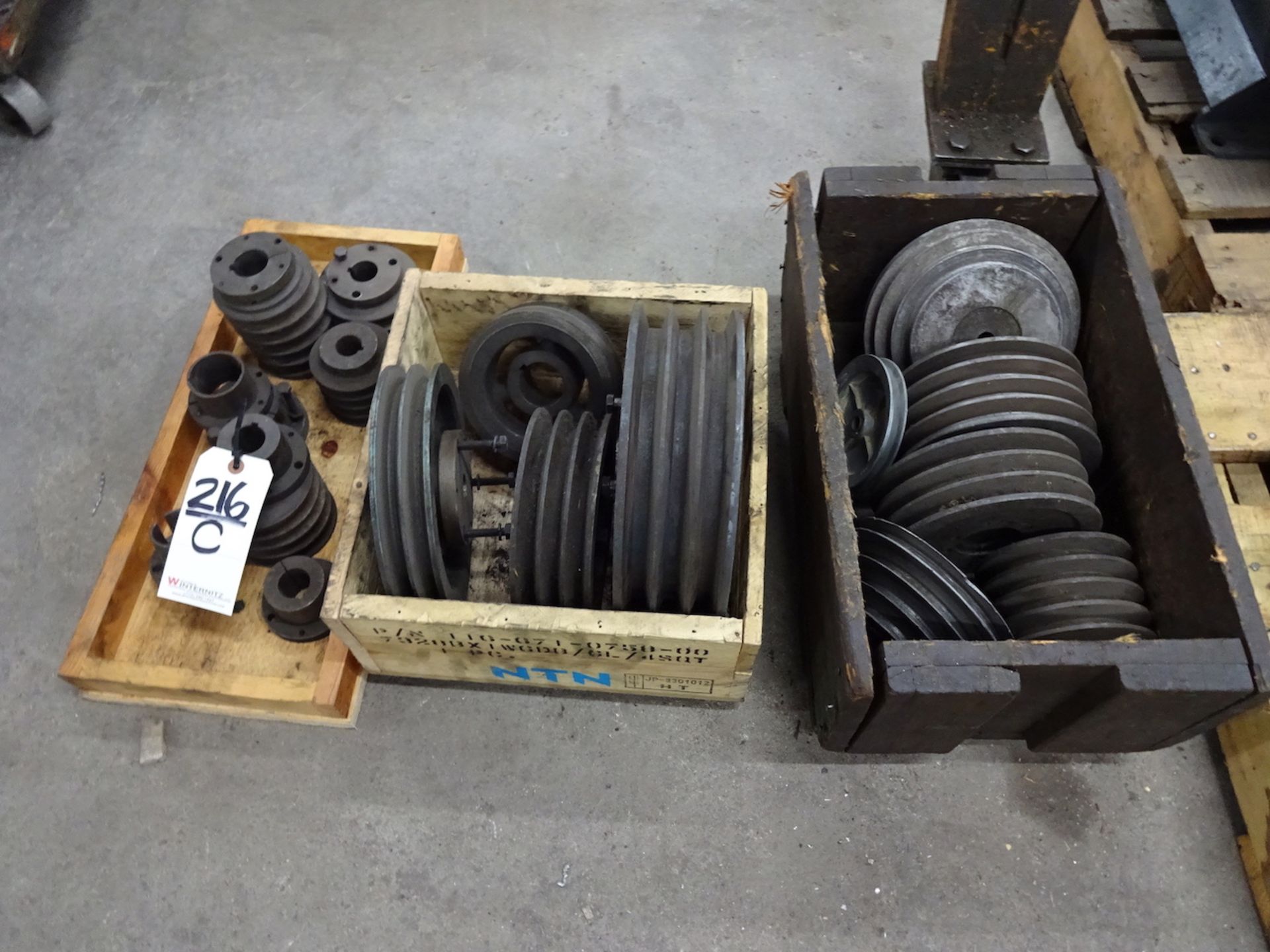 LOT: Assorted Pulleys