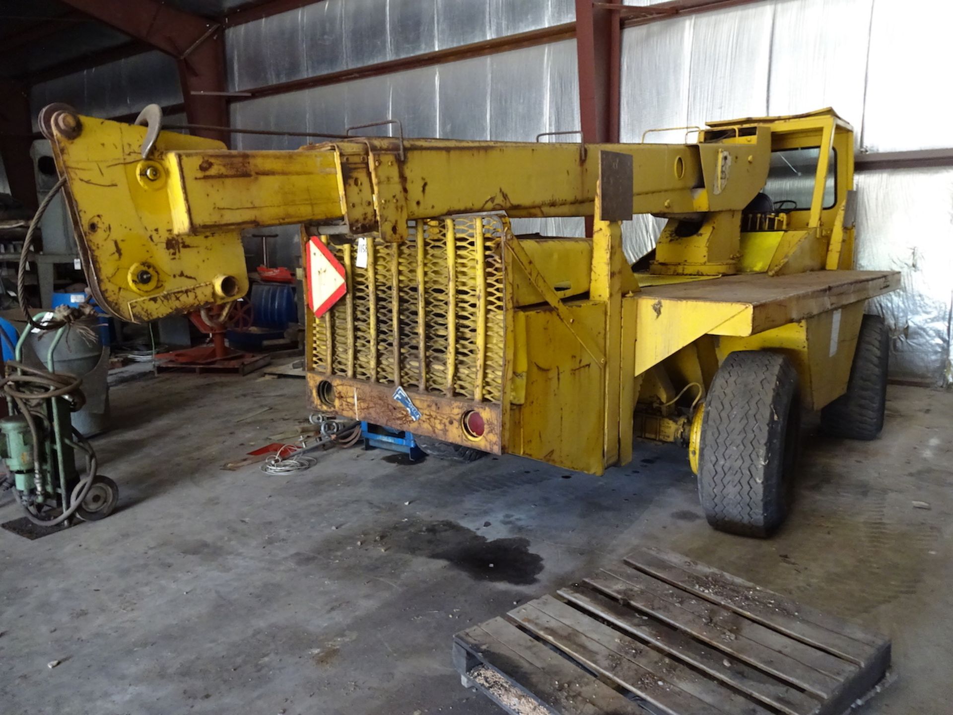 WIDE AXLE ROAD RUNNER 5 TON CAP. (APPROX) MODEL VC502 MOBILE CRANE, S/N 243 (SOUTH BELOIT) - Image 2 of 8