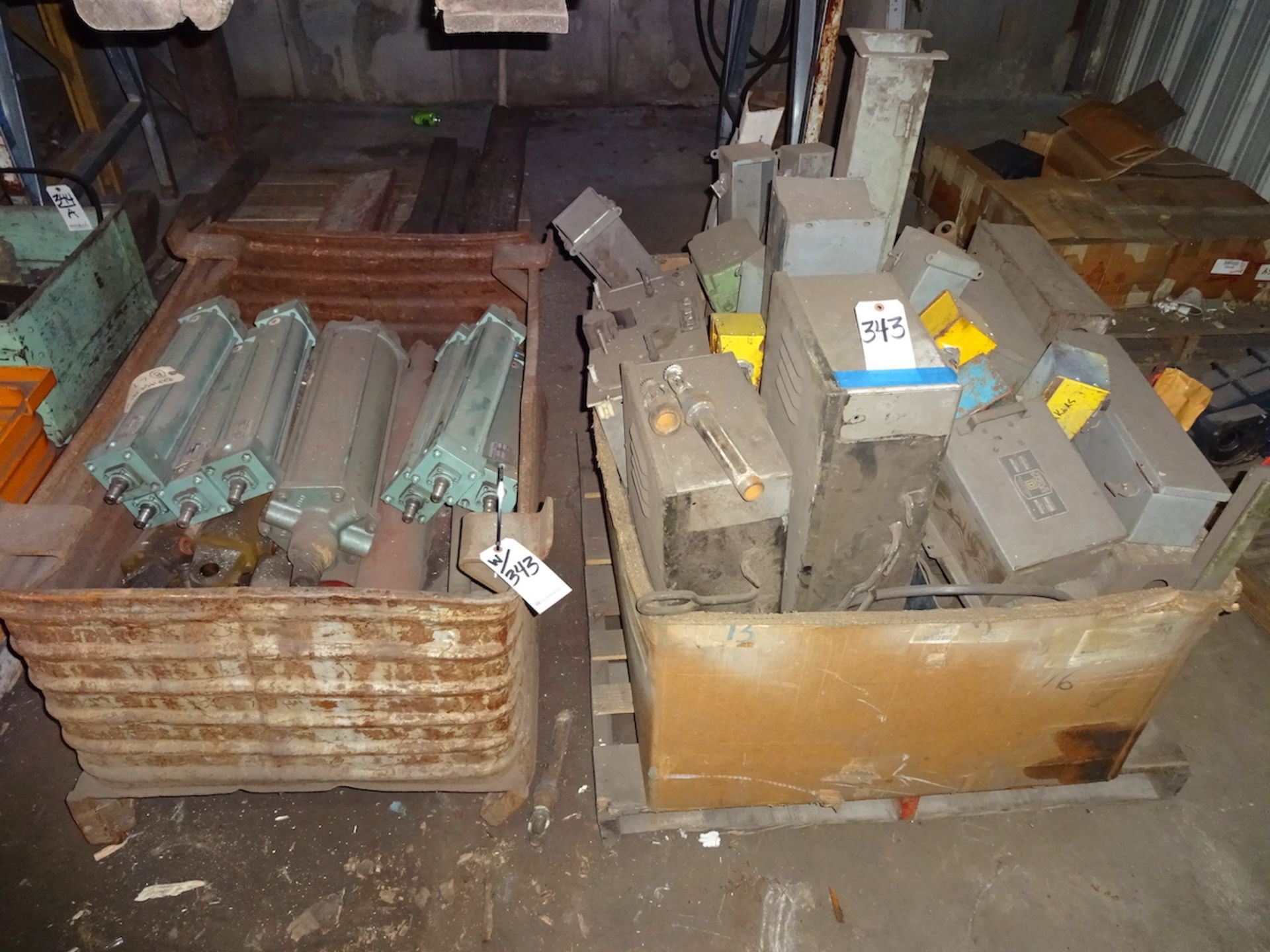 LOT: Electrical Boxes & (2) Hydraulic Cylinders