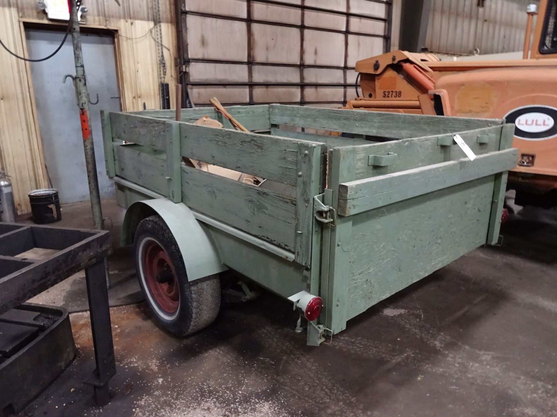 5 X 7 (APPROX) SINGLE AXLE UTILITY TRAILER (NO CONTENTS) - Image 2 of 2