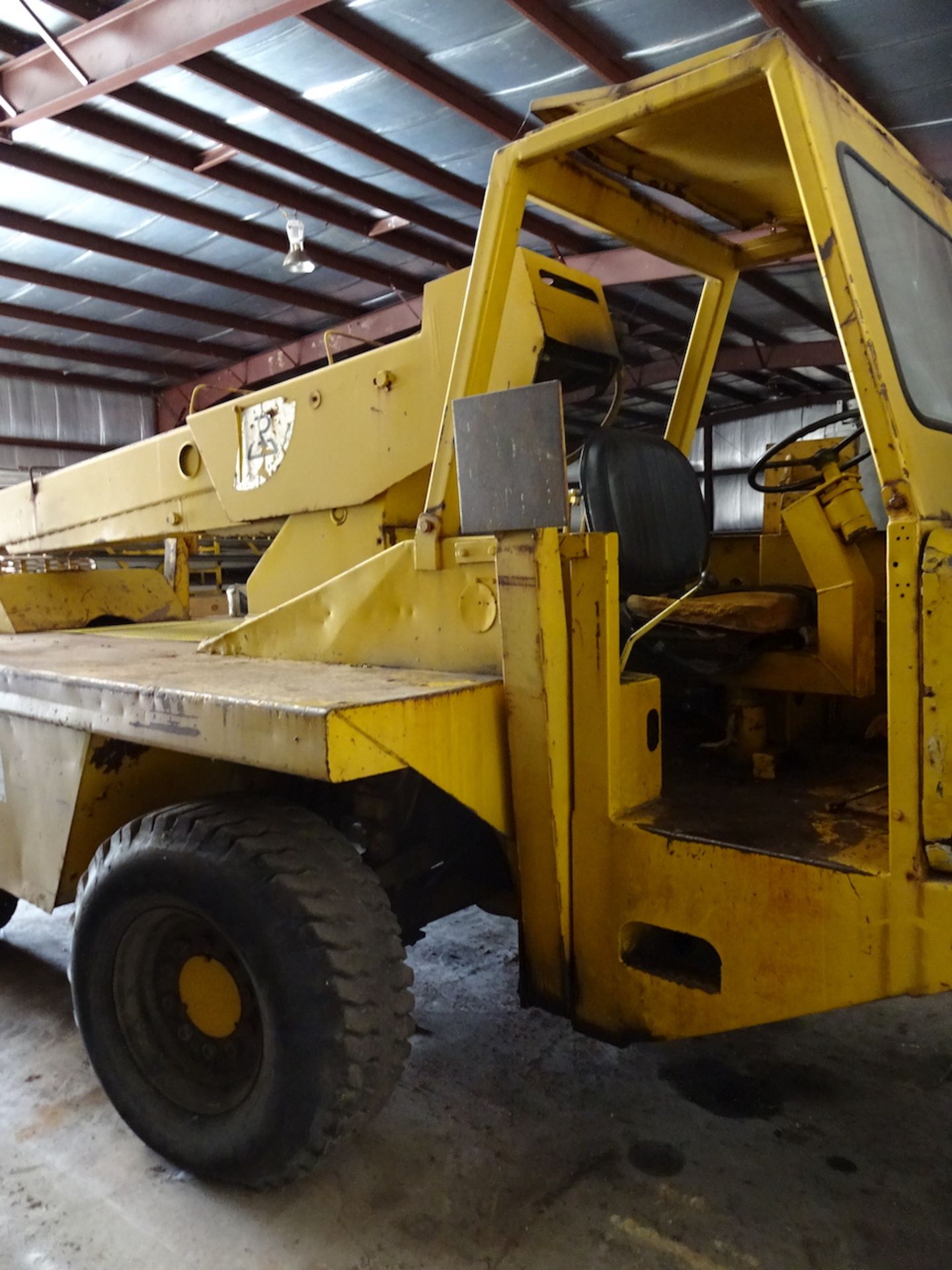 WIDE AXLE ROAD RUNNER 5 TON CAP. (APPROX) MODEL VC502 MOBILE CRANE, S/N 243 (SOUTH BELOIT) - Image 6 of 8