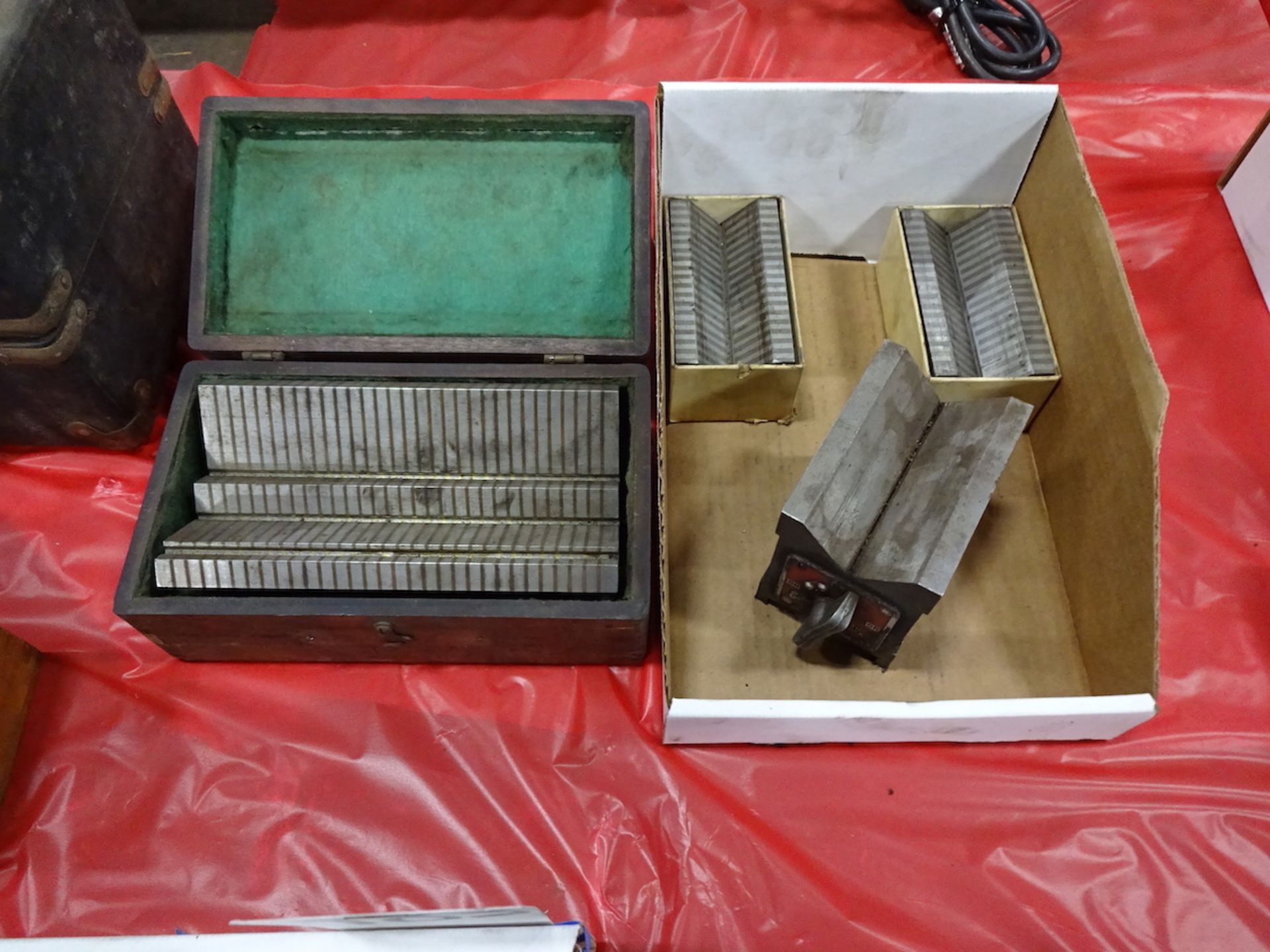 LOT: Magnetic V-Blocks