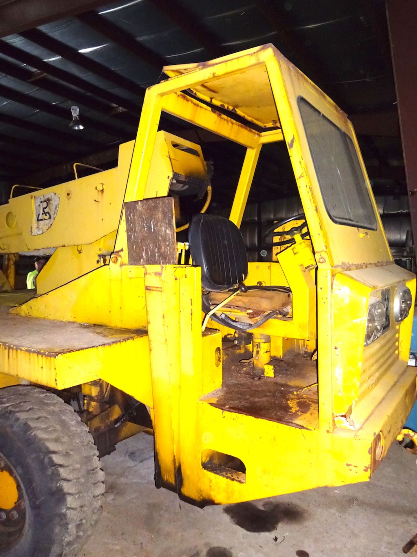 WIDE AXLE ROAD RUNNER 5 TON CAP. (APPROX) MODEL VC502 MOBILE CRANE, S/N 243 (SOUTH BELOIT) - Image 8 of 8